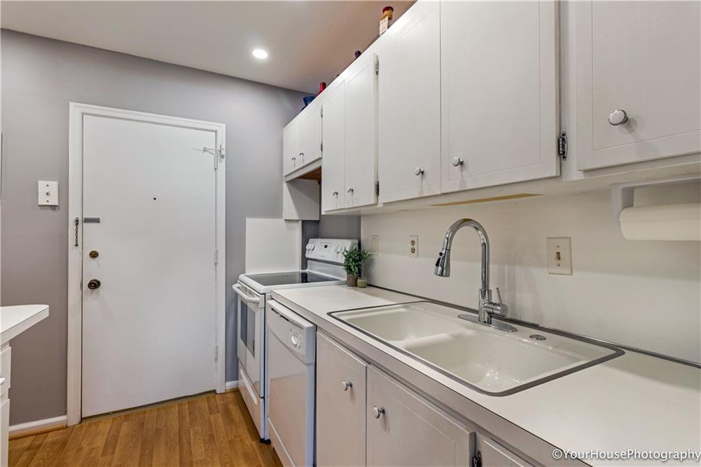 Imperial Point Colonnades - Residential