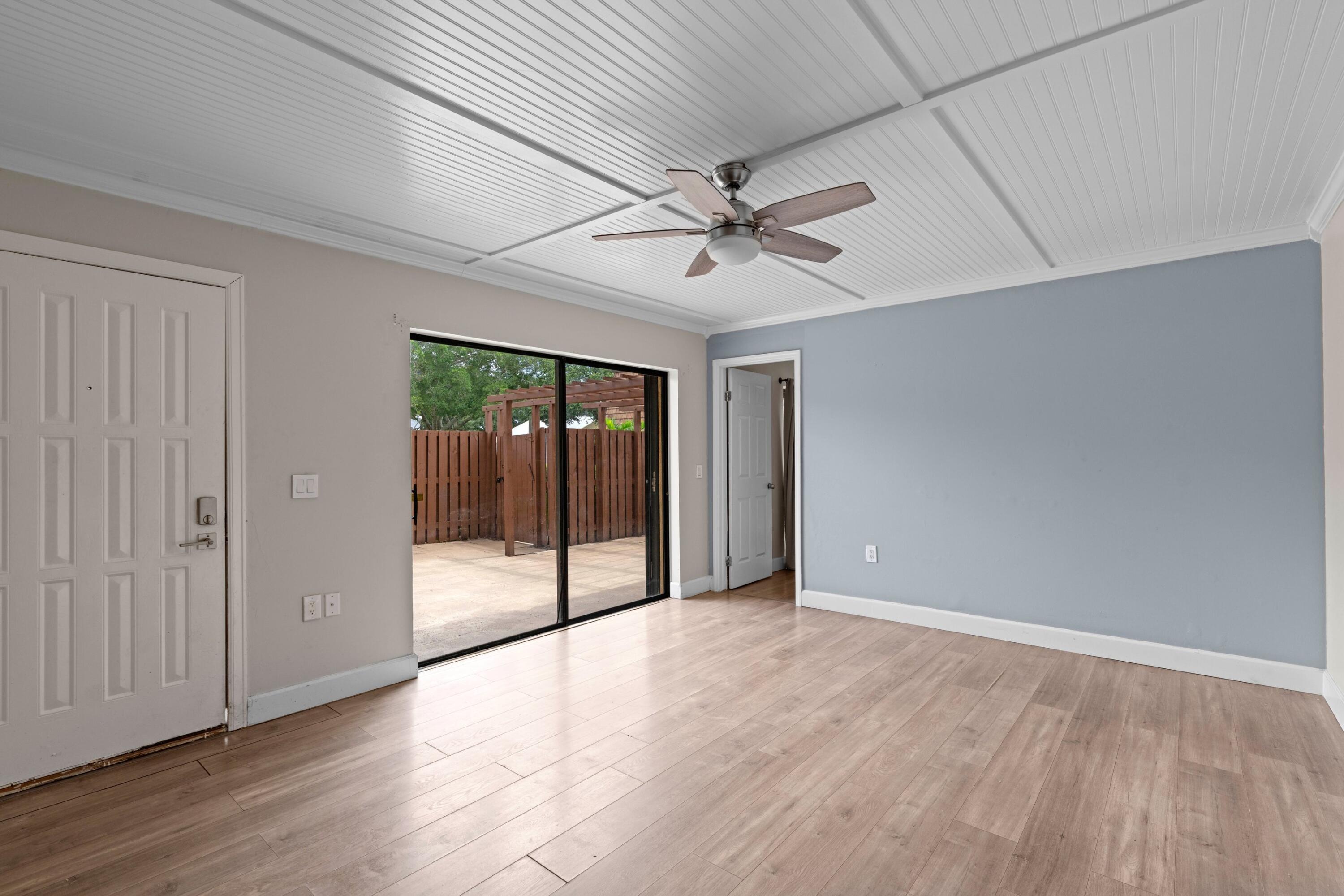 SHERWOOD LAKES - Residential