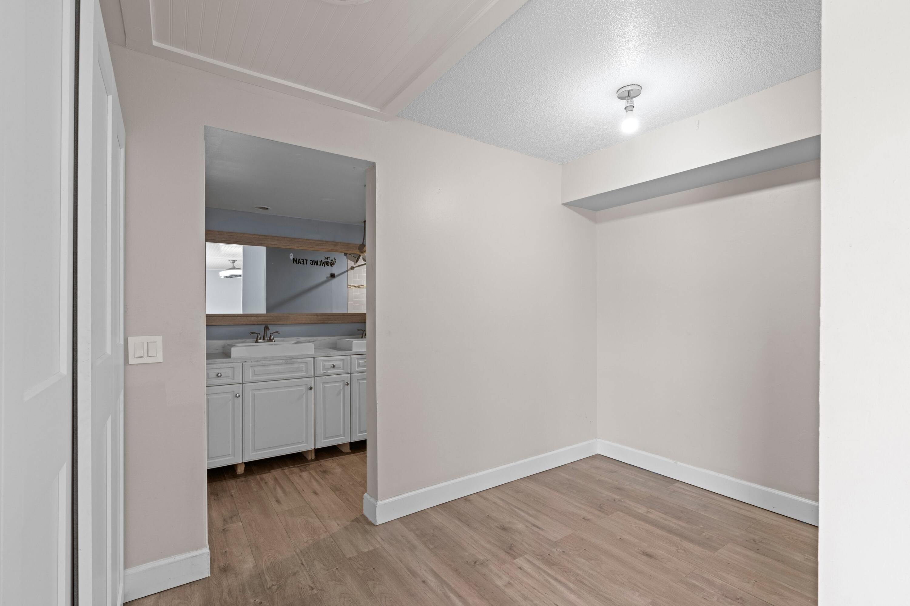 SHERWOOD LAKES - Residential