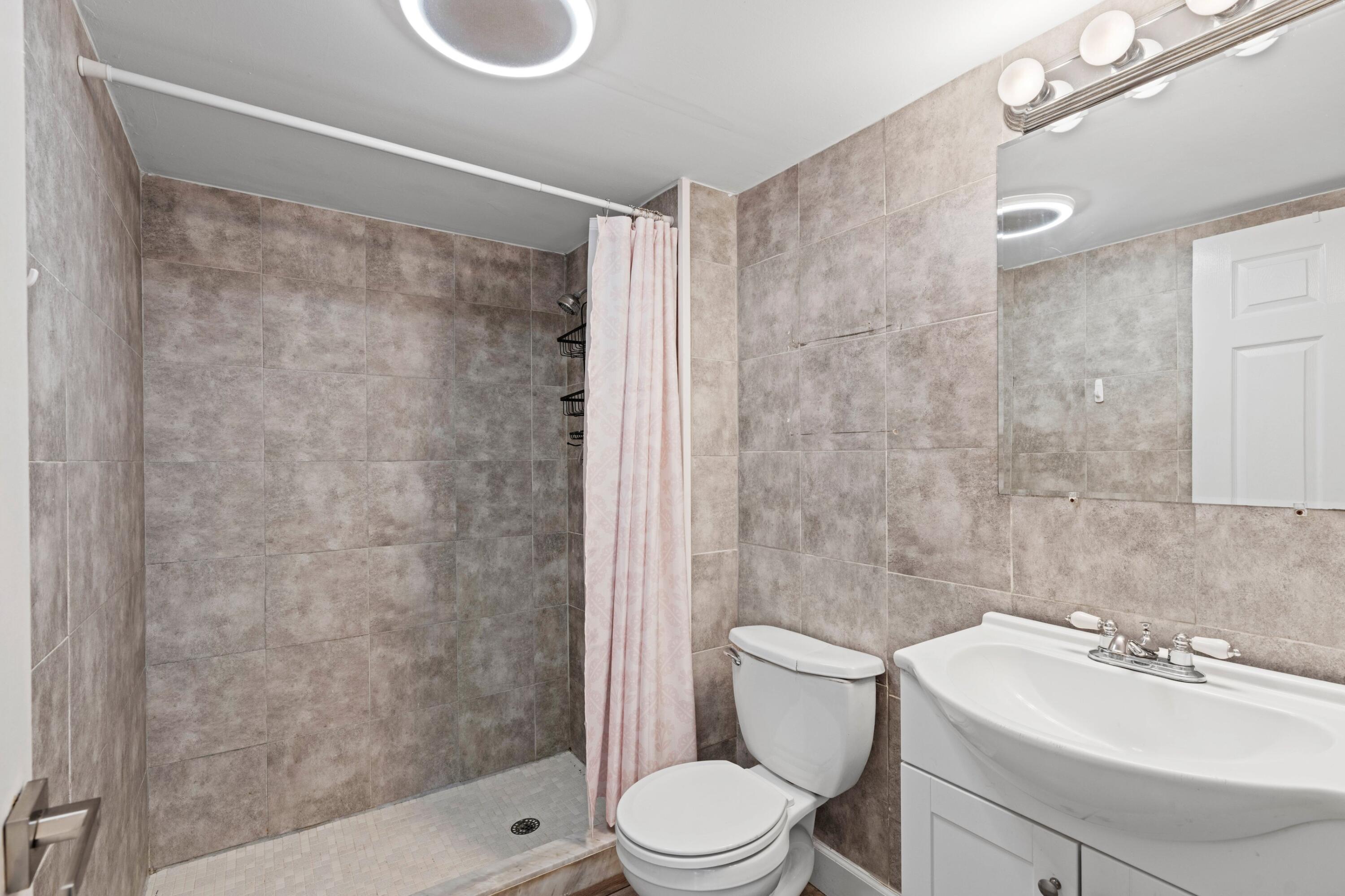 SHERWOOD LAKES - Residential