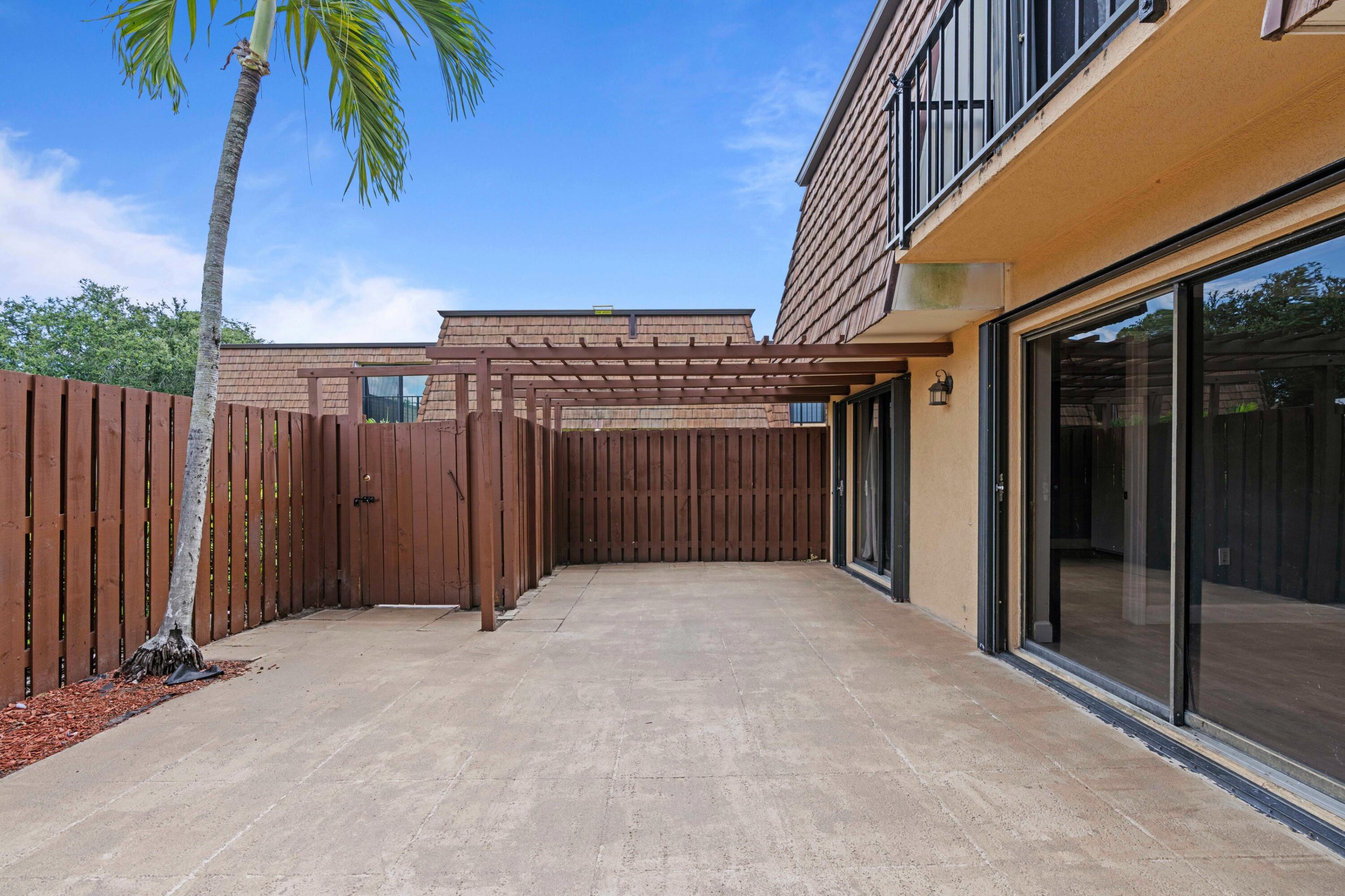 SHERWOOD LAKES - Residential