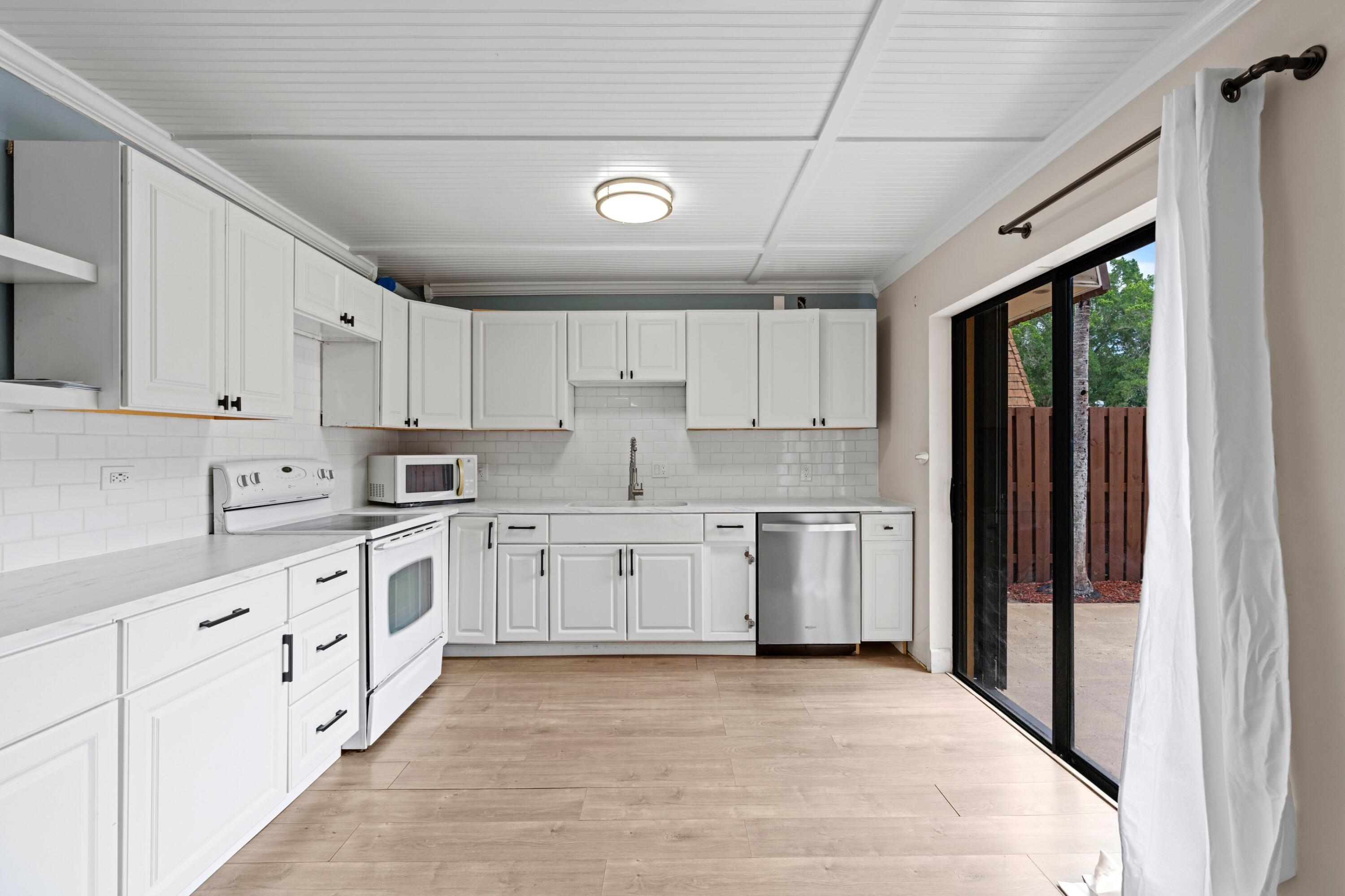 SHERWOOD LAKES - Residential