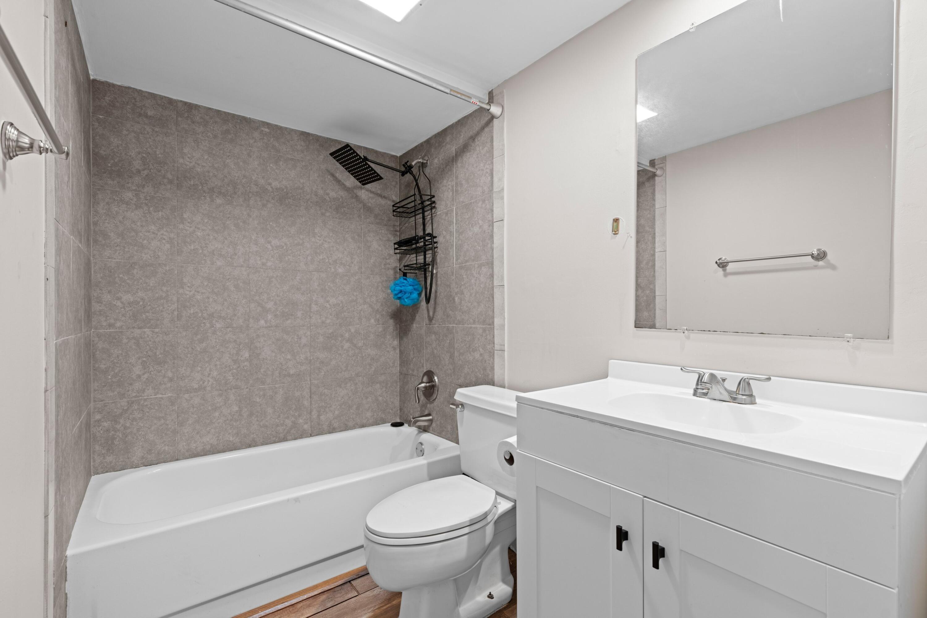 SHERWOOD LAKES - Residential