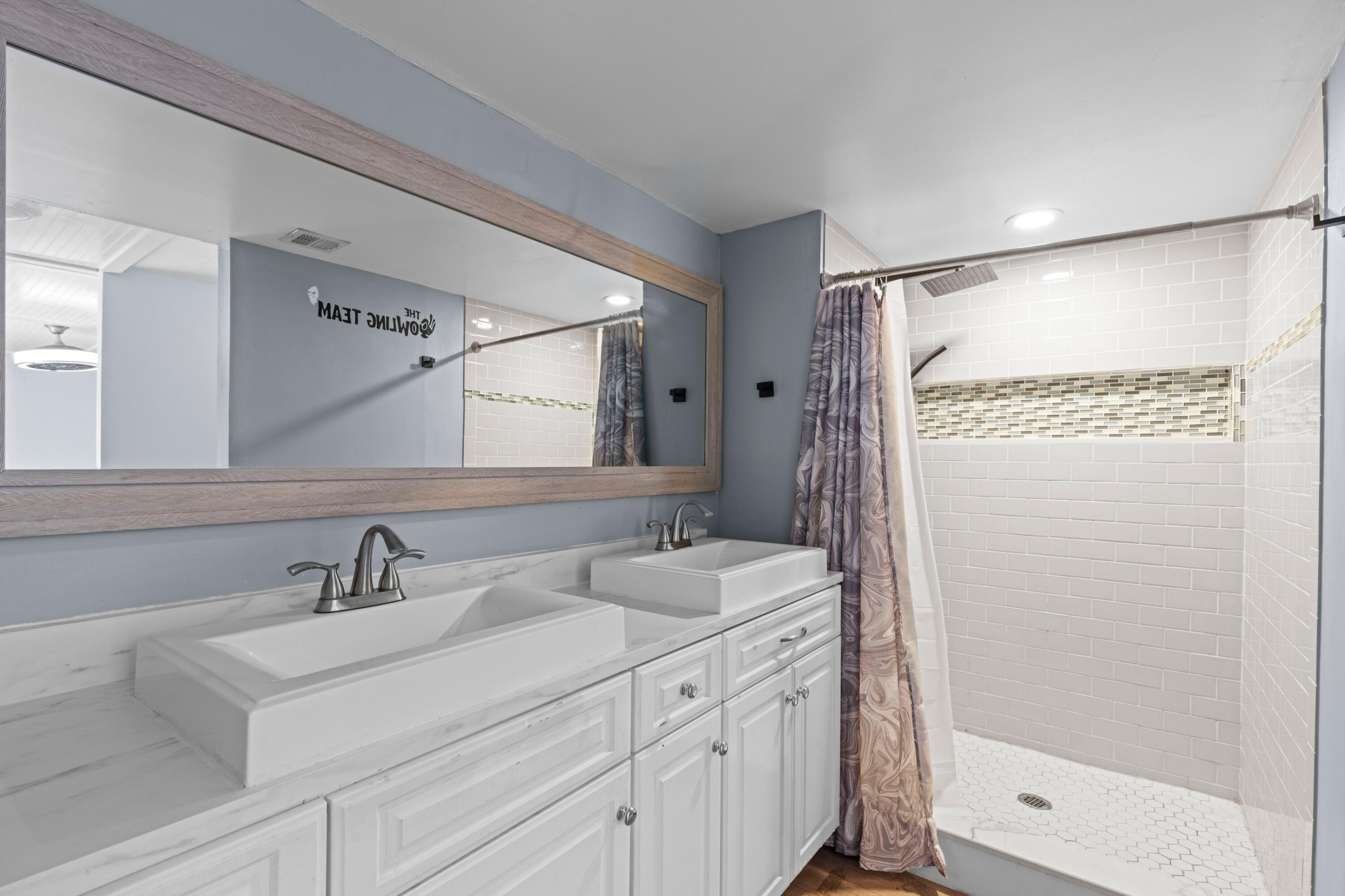 SHERWOOD LAKES - Residential
