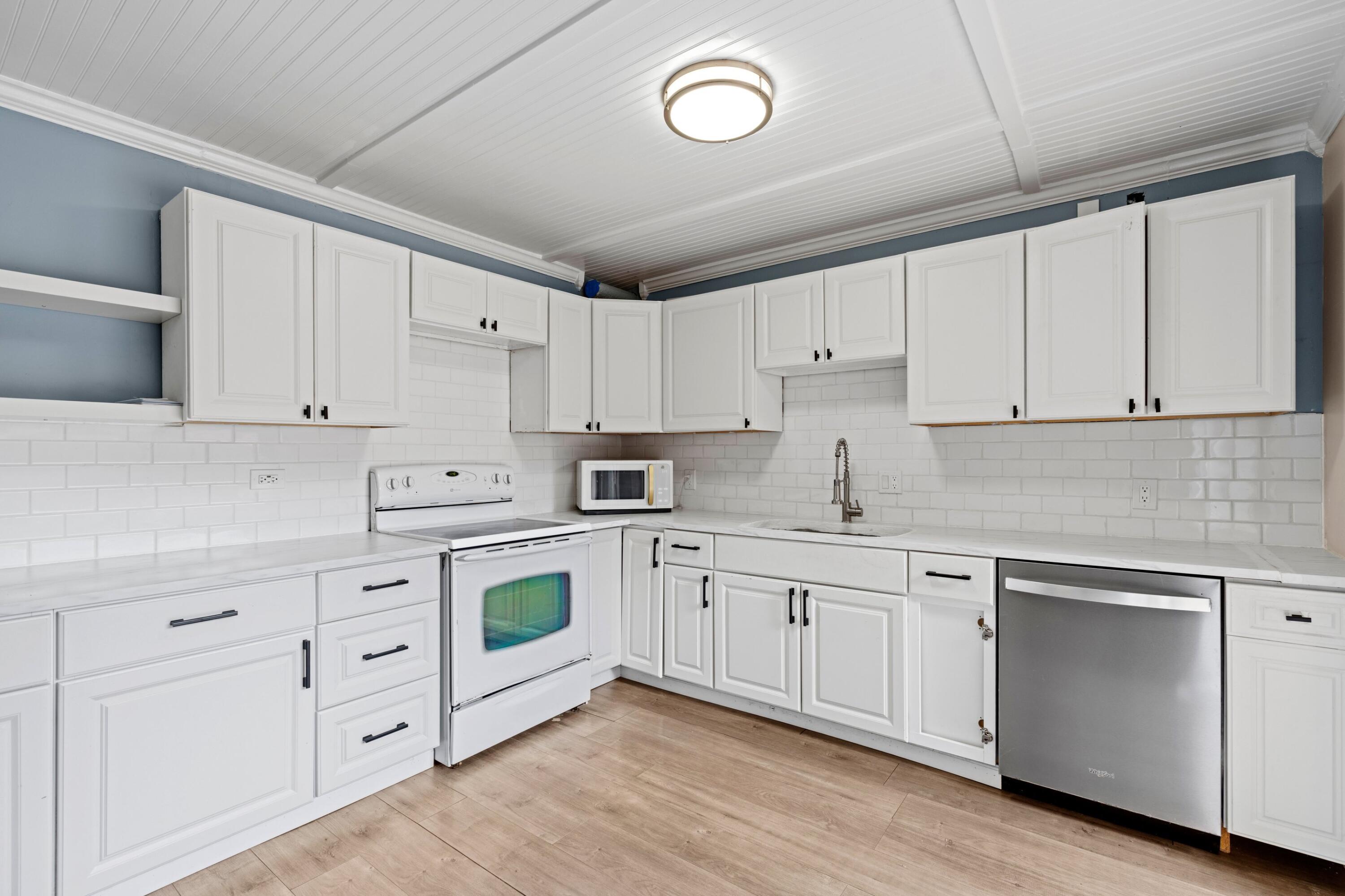 SHERWOOD LAKES - Residential