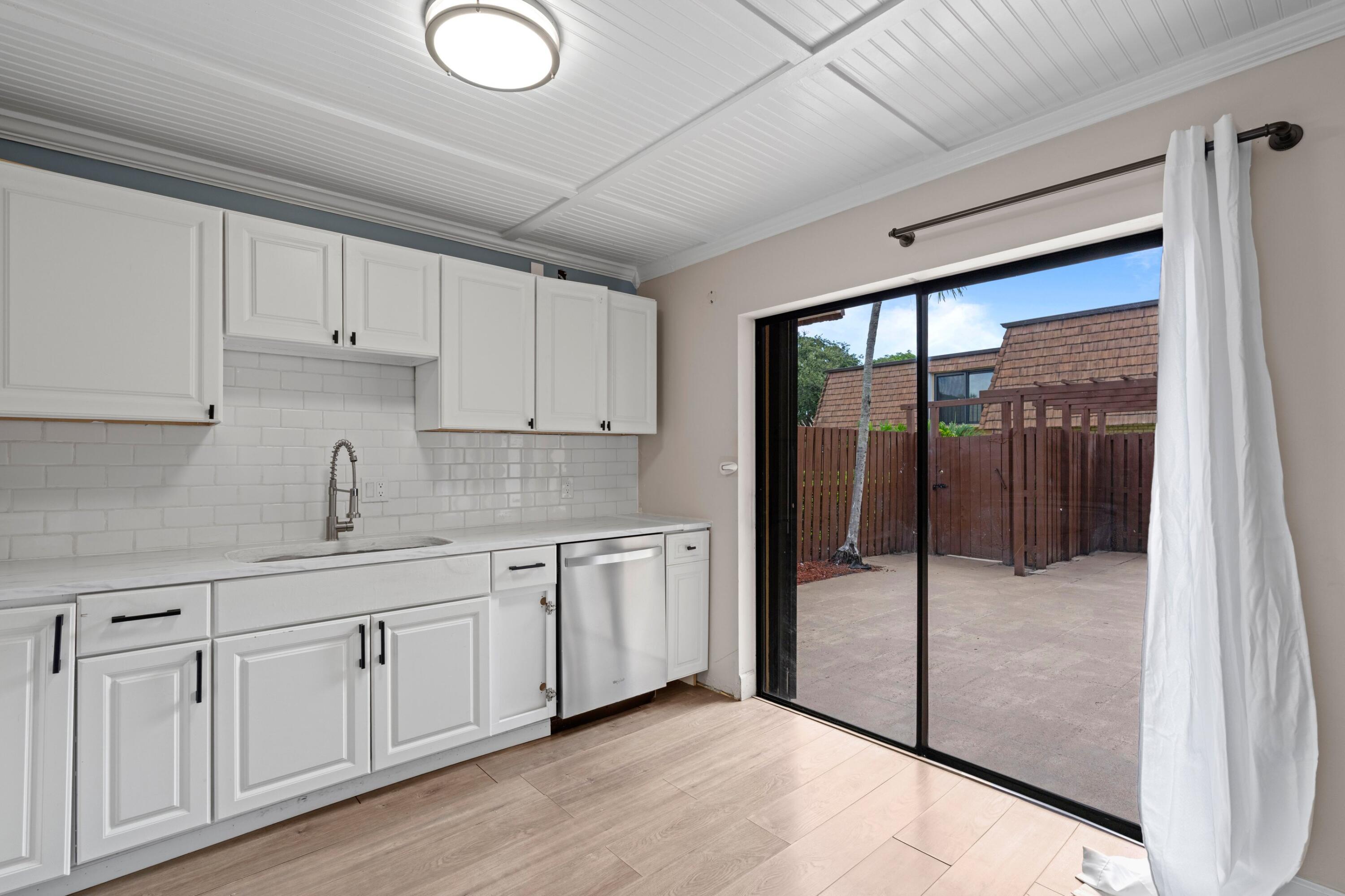 SHERWOOD LAKES - Residential