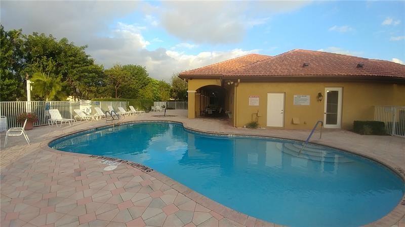Royal Lakes - Residential