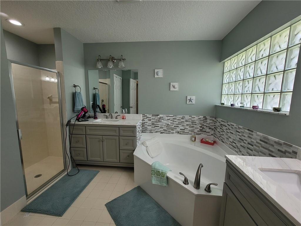 Royal Lakes - Residential