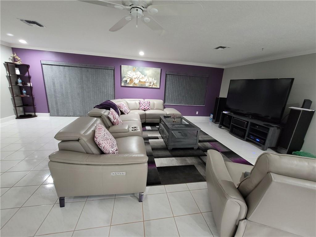 Royal Lakes - Residential