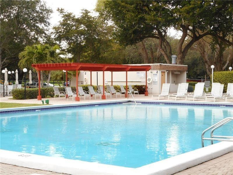 ROLLING HILLS GOLF AND - Residential Lease