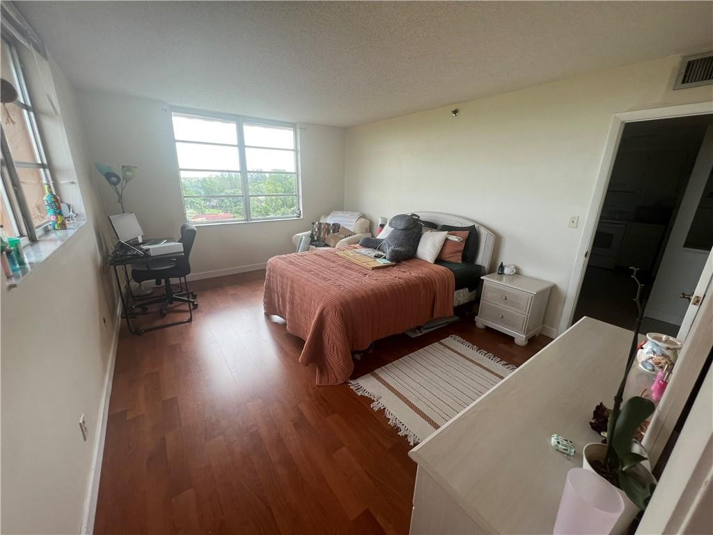 ROLLING HILLS GOLF AND - Residential Lease