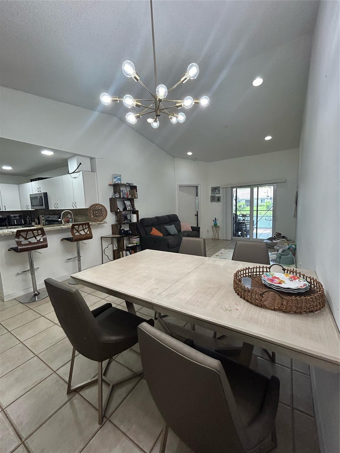 VILLAGES OF RENAISSANCE - Residential Lease