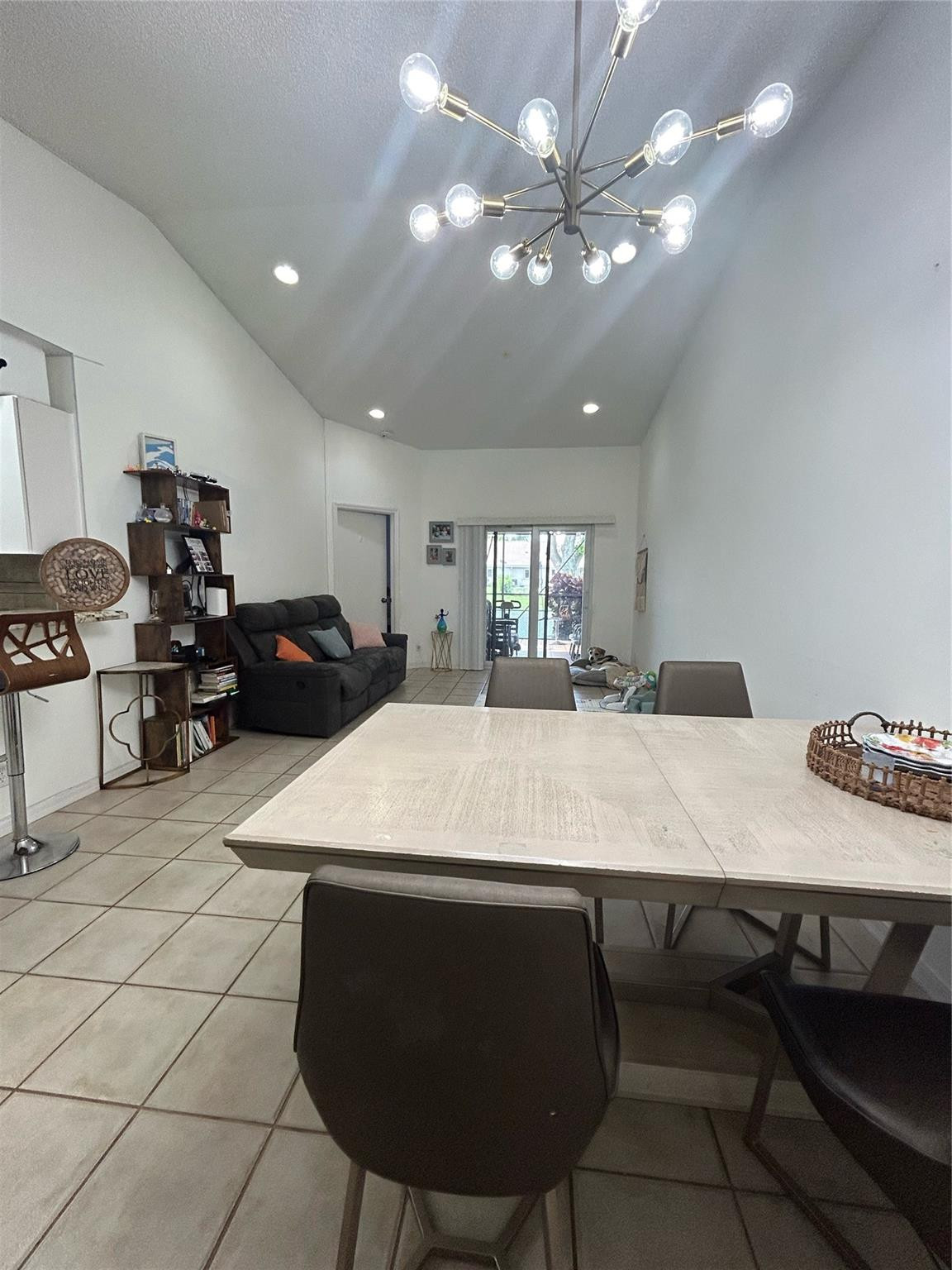 VILLAGES OF RENAISSANCE - Residential Lease