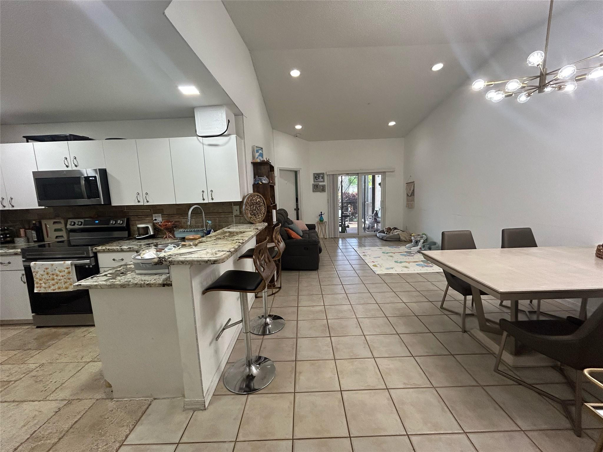 VILLAGES OF RENAISSANCE - Residential Lease