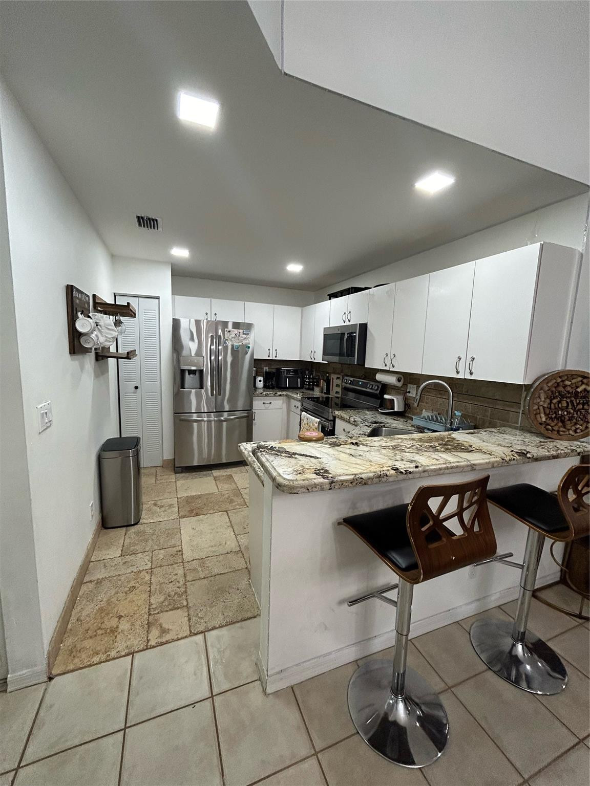 VILLAGES OF RENAISSANCE - Residential Lease