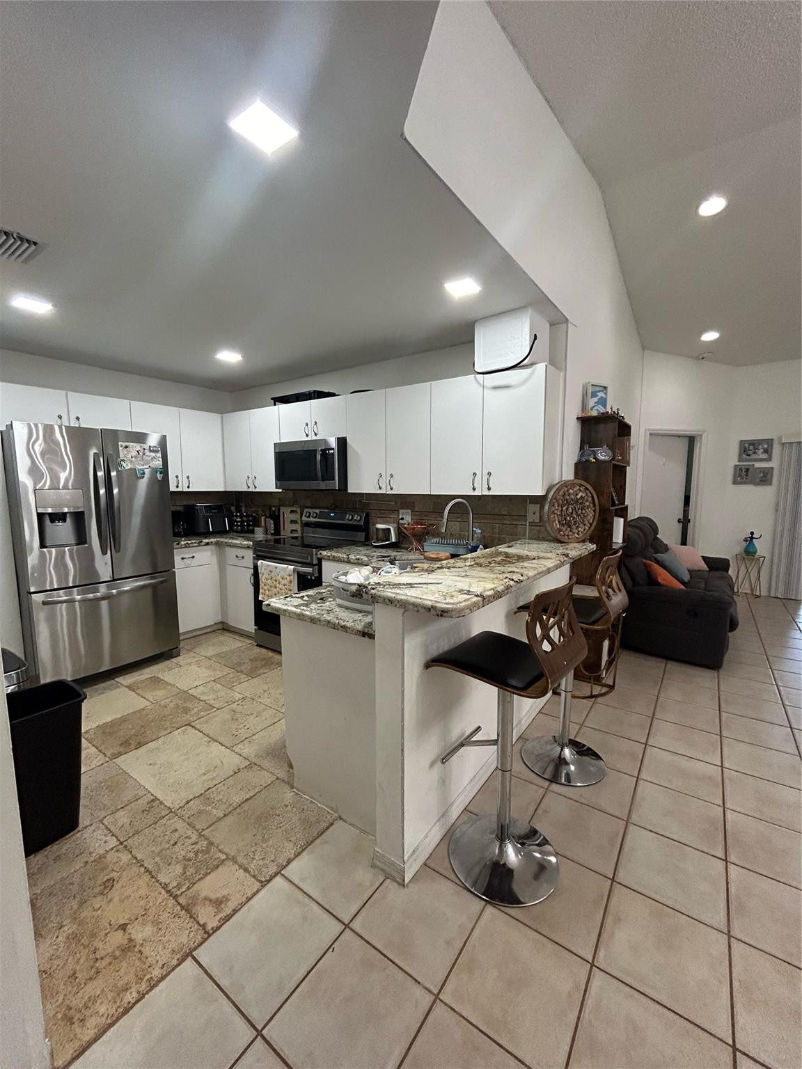 VILLAGES OF RENAISSANCE - Residential Lease