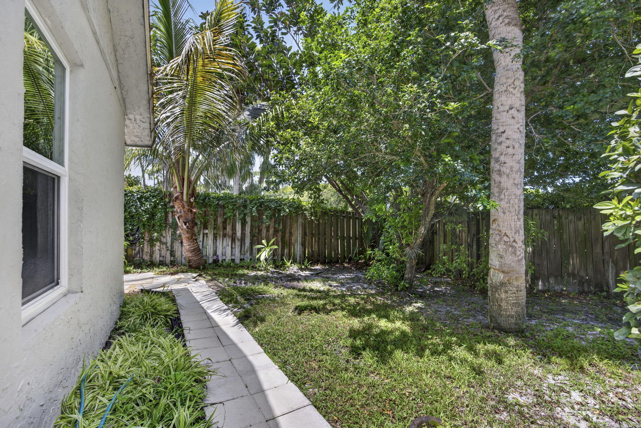 PINEWOOD EAST 2 OF WELLINGTON - Residential
