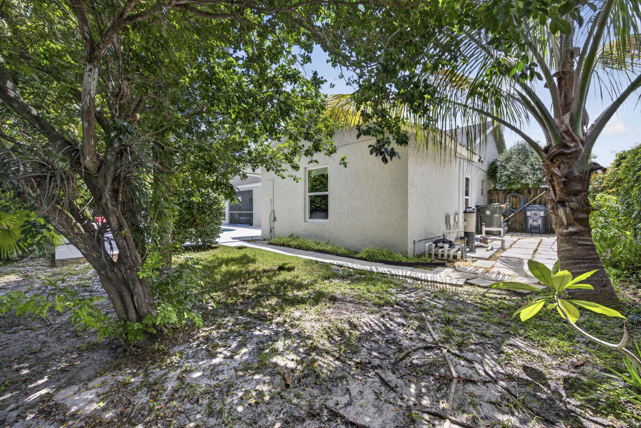 PINEWOOD EAST 2 OF WELLINGTON - Residential