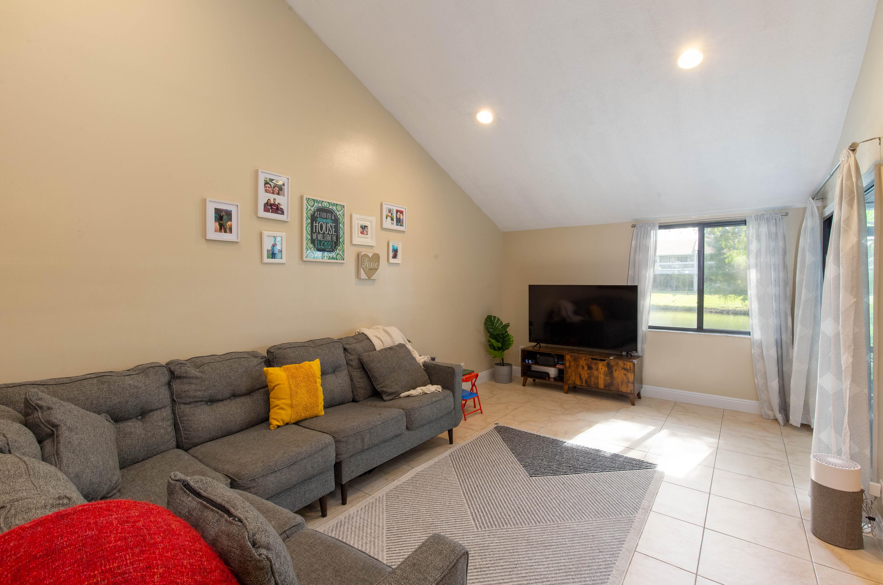 WOODBRIDGE LAKES - Residential