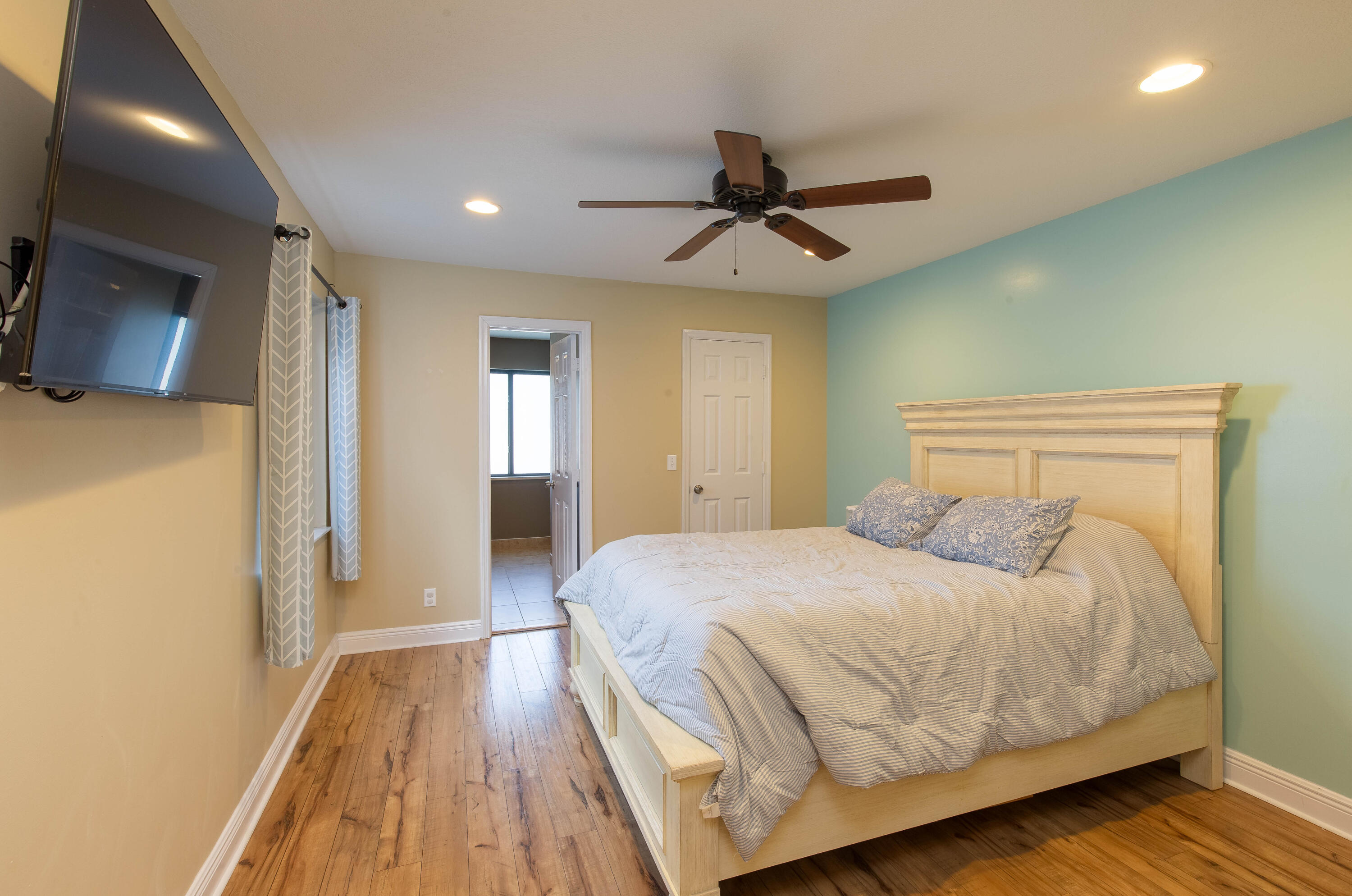 WOODBRIDGE LAKES - Residential