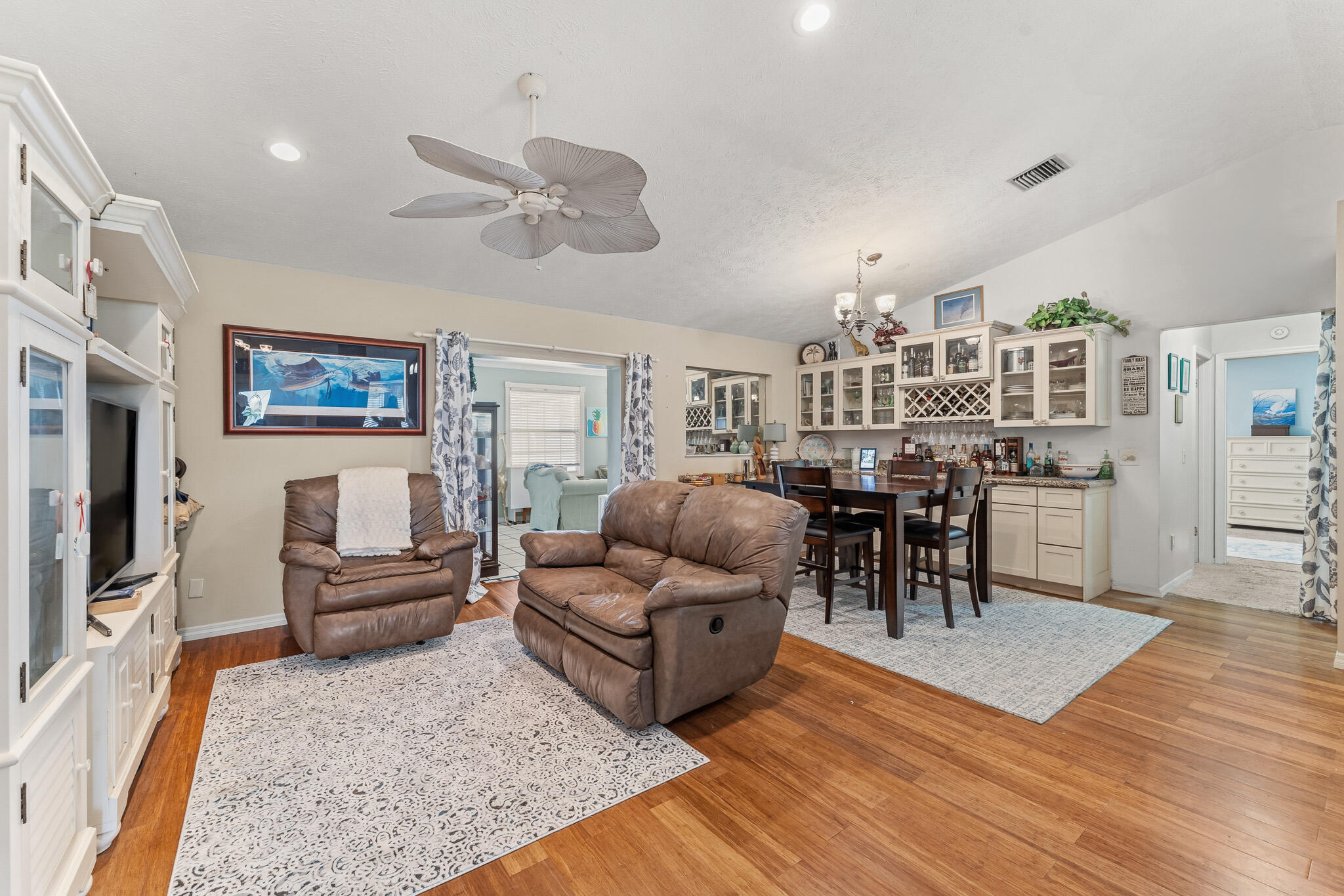 HORSESHOE POINT - Residential