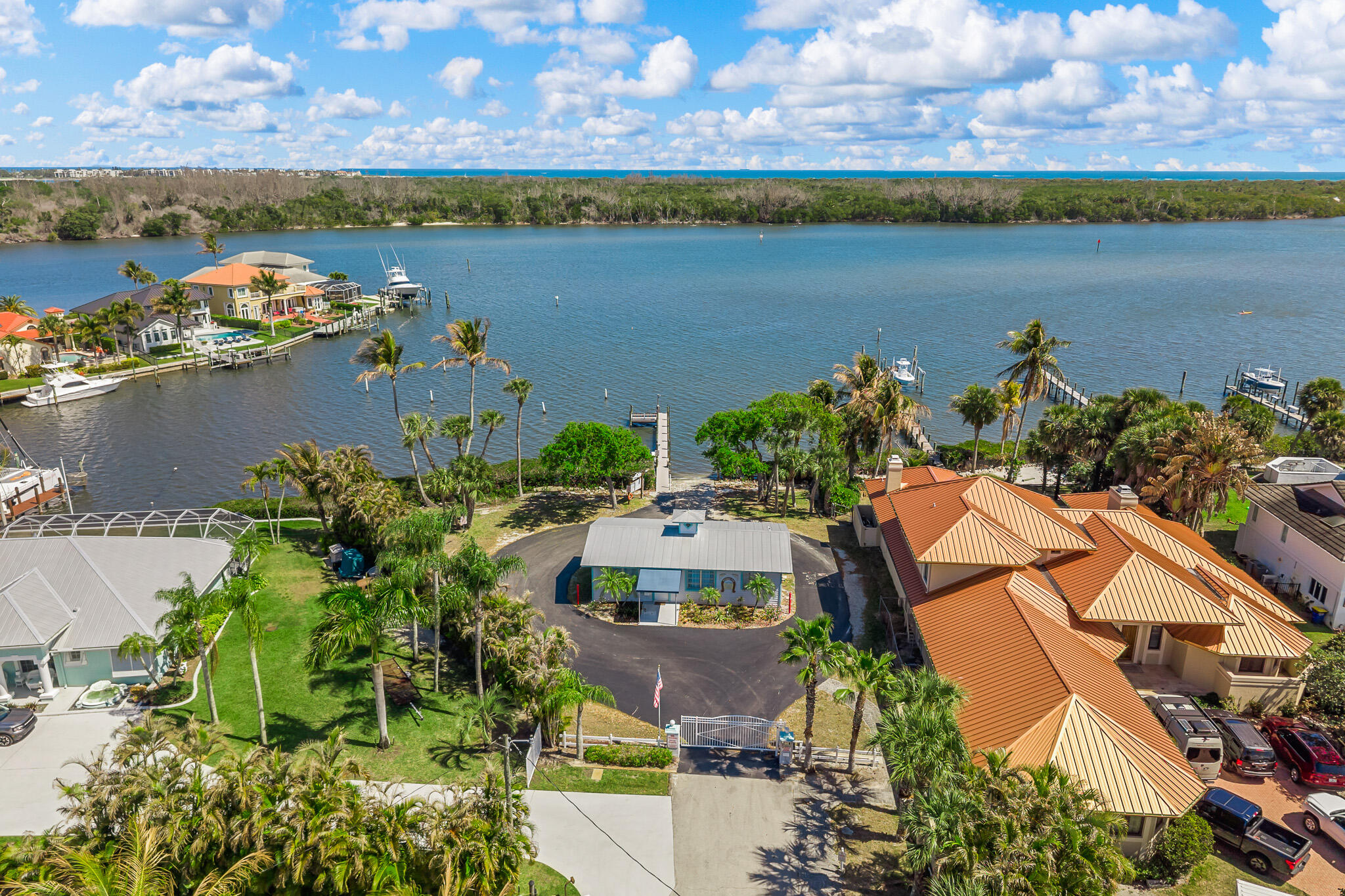 HORSESHOE POINT - Residential