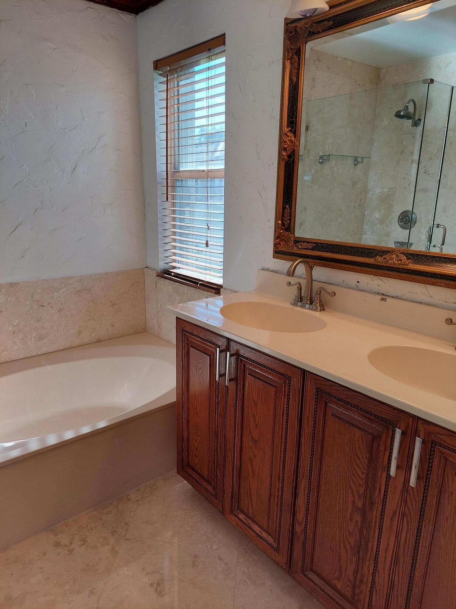 HILLSBORO COUNTRY CLUB - Residential Lease