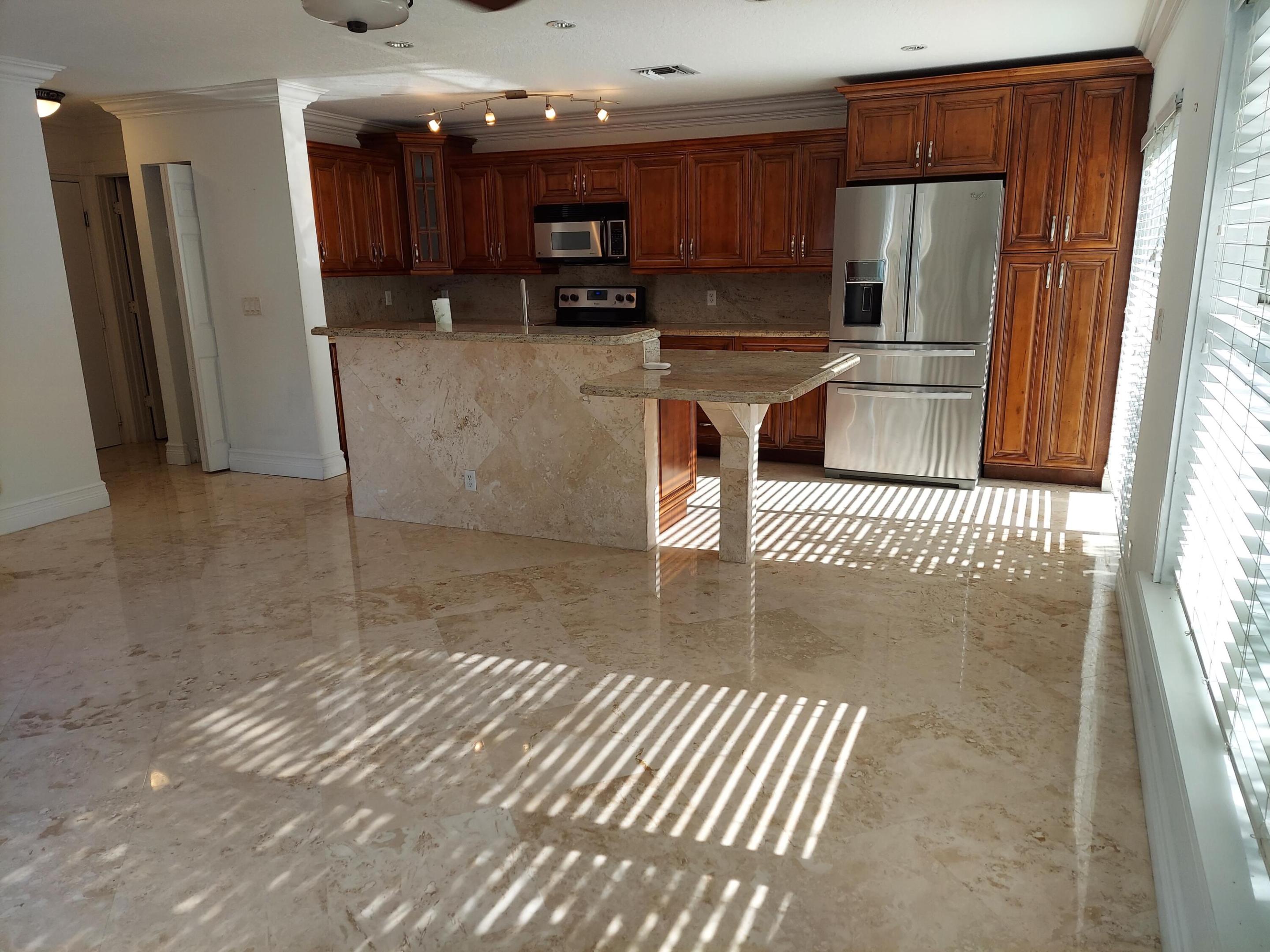 HILLSBORO COUNTRY CLUB - Residential Lease
