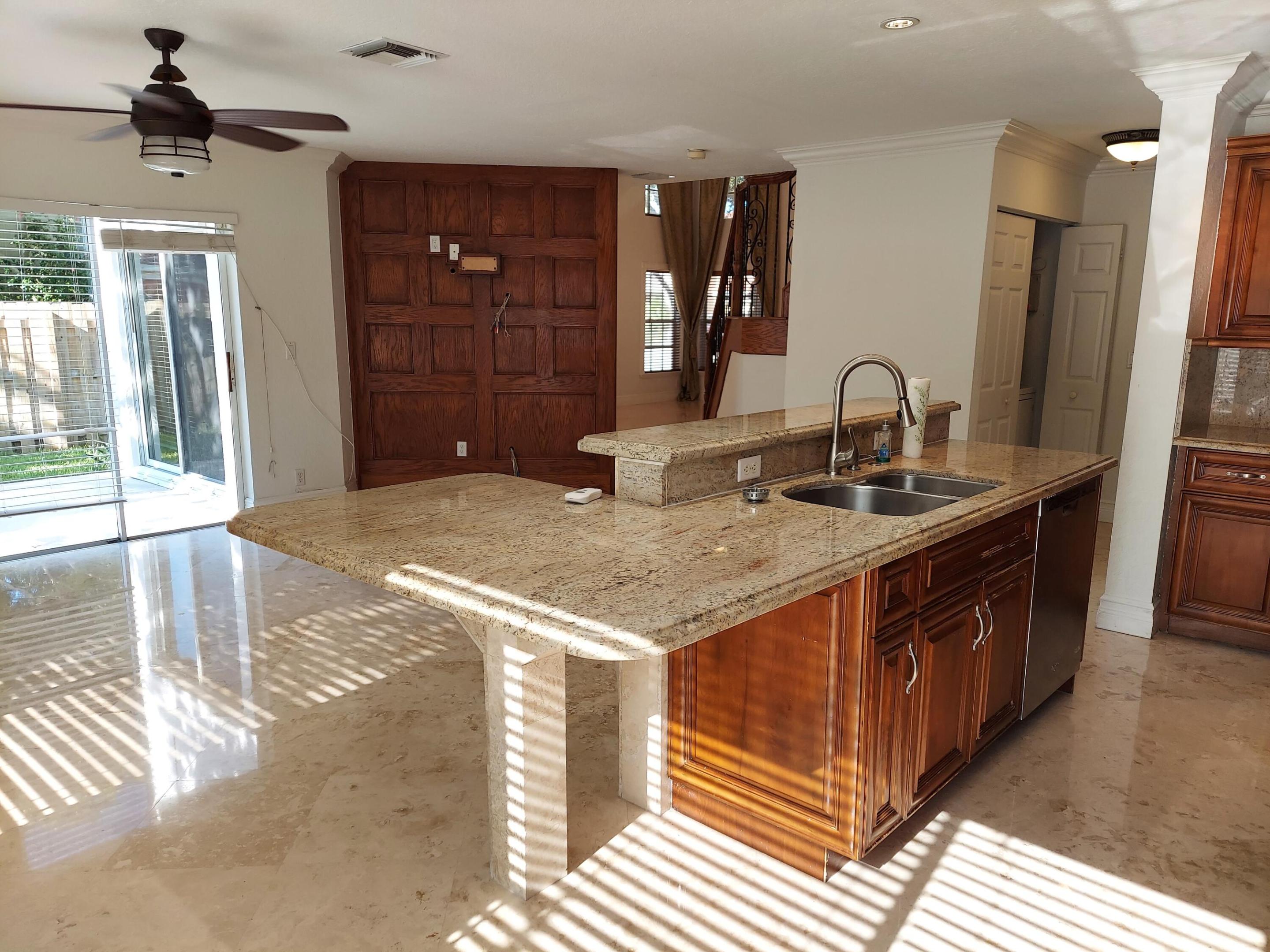 HILLSBORO COUNTRY CLUB - Residential Lease