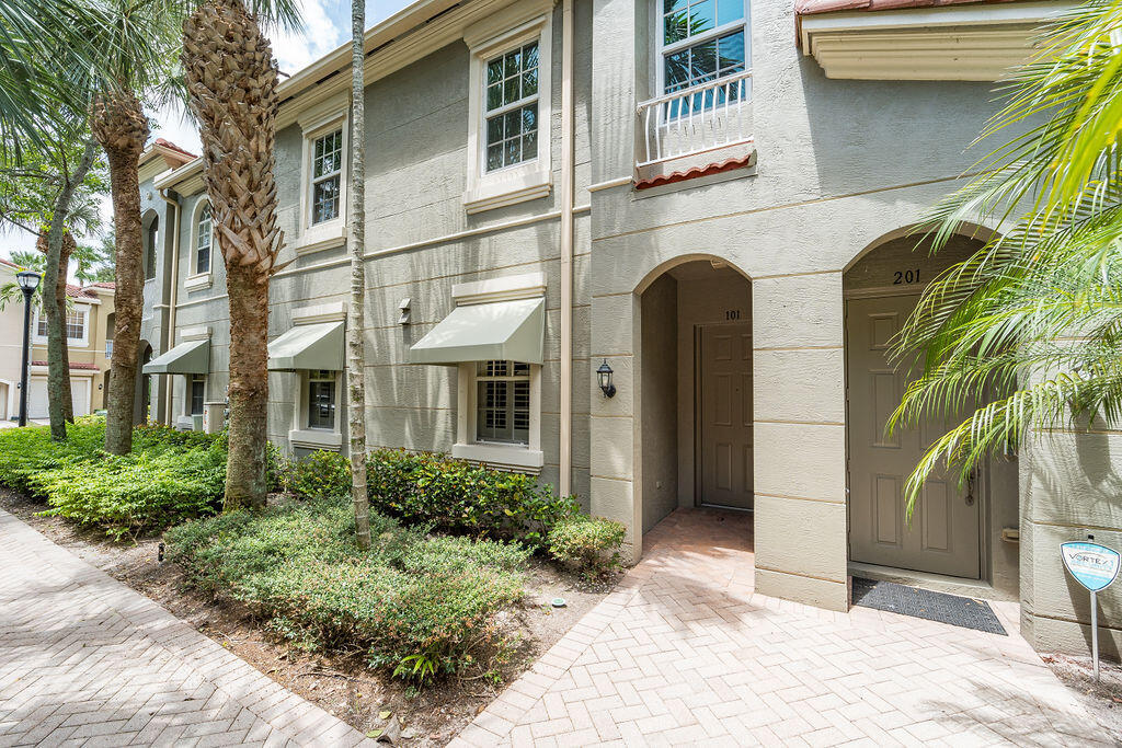 LEGENDS AT THE GARDENS CONDO - Residential Lease
