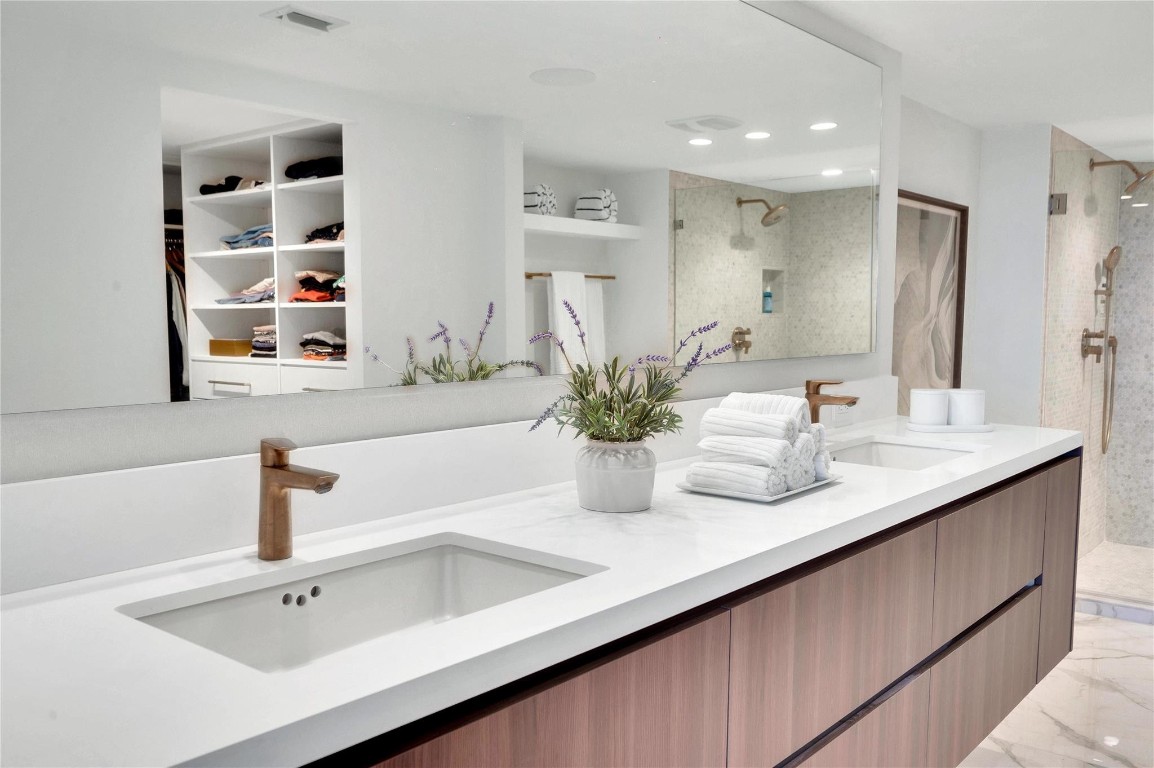 Americas on The Park Cond - Residential