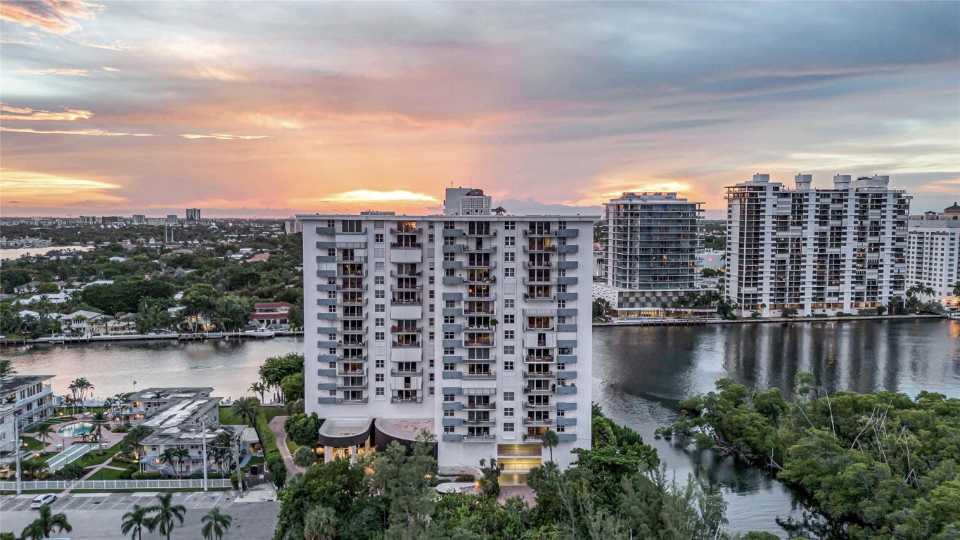 Americas on The Park Cond - Residential