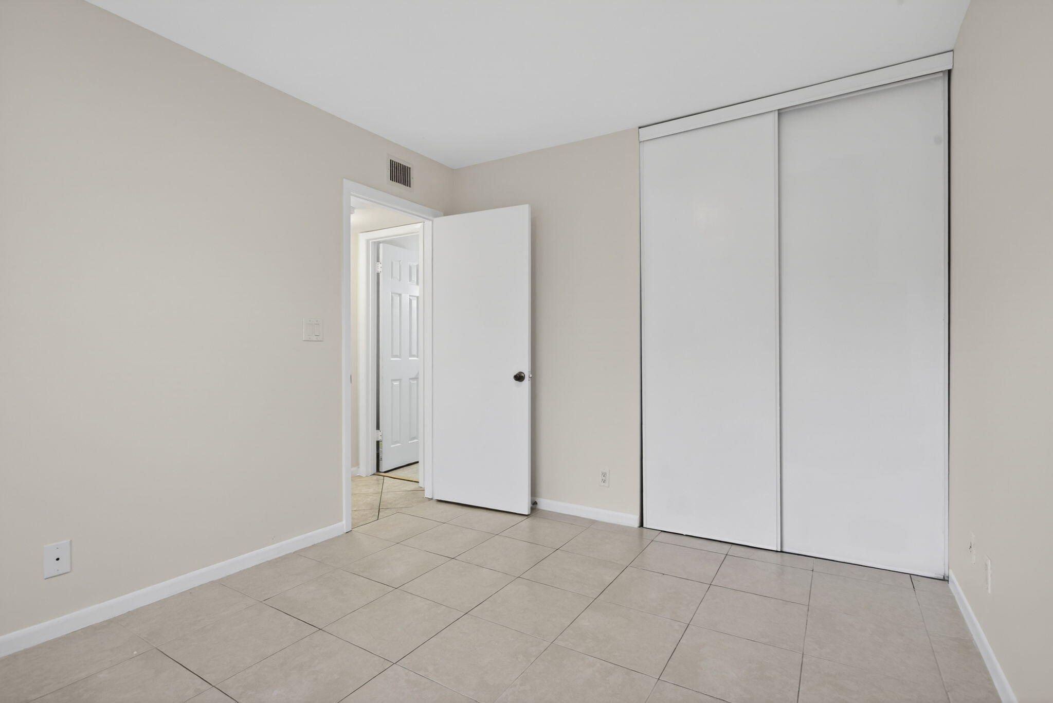 KARANDA VILLAGE II-B CONDO - Residential