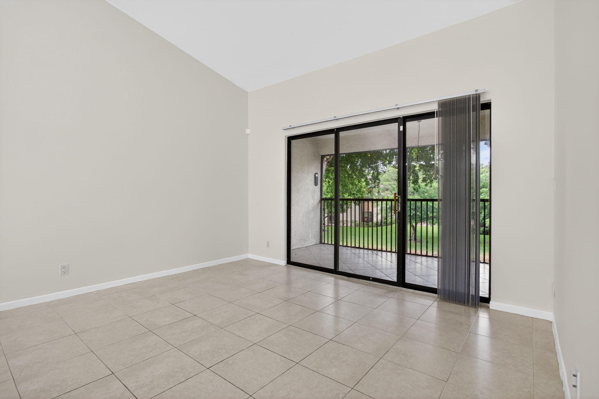 KARANDA VILLAGE II-B CONDO - Residential