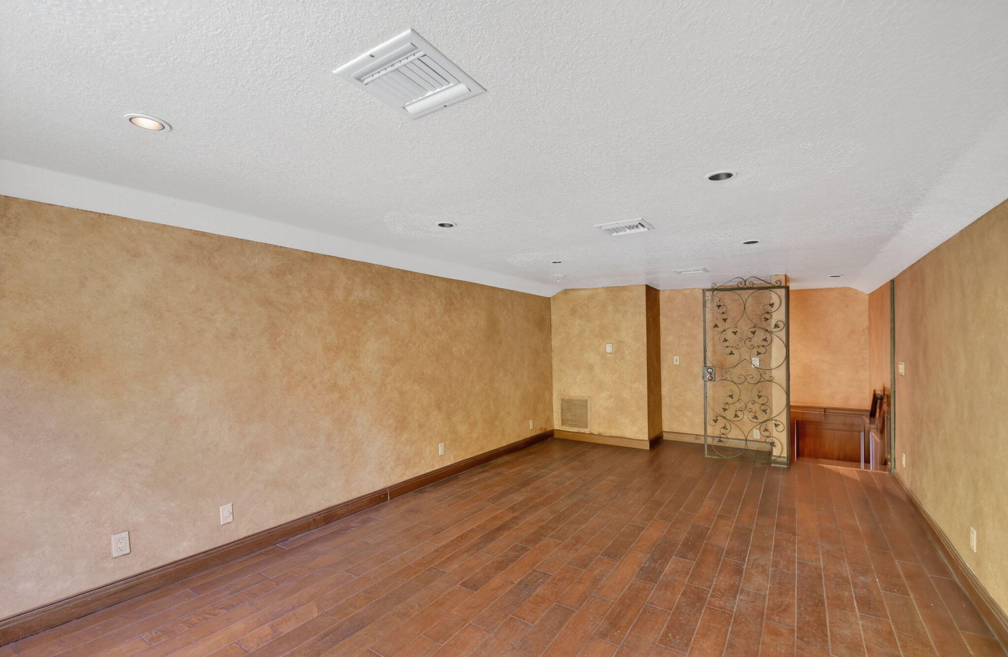 PINEWOOD OF WELLINGTON - Residential