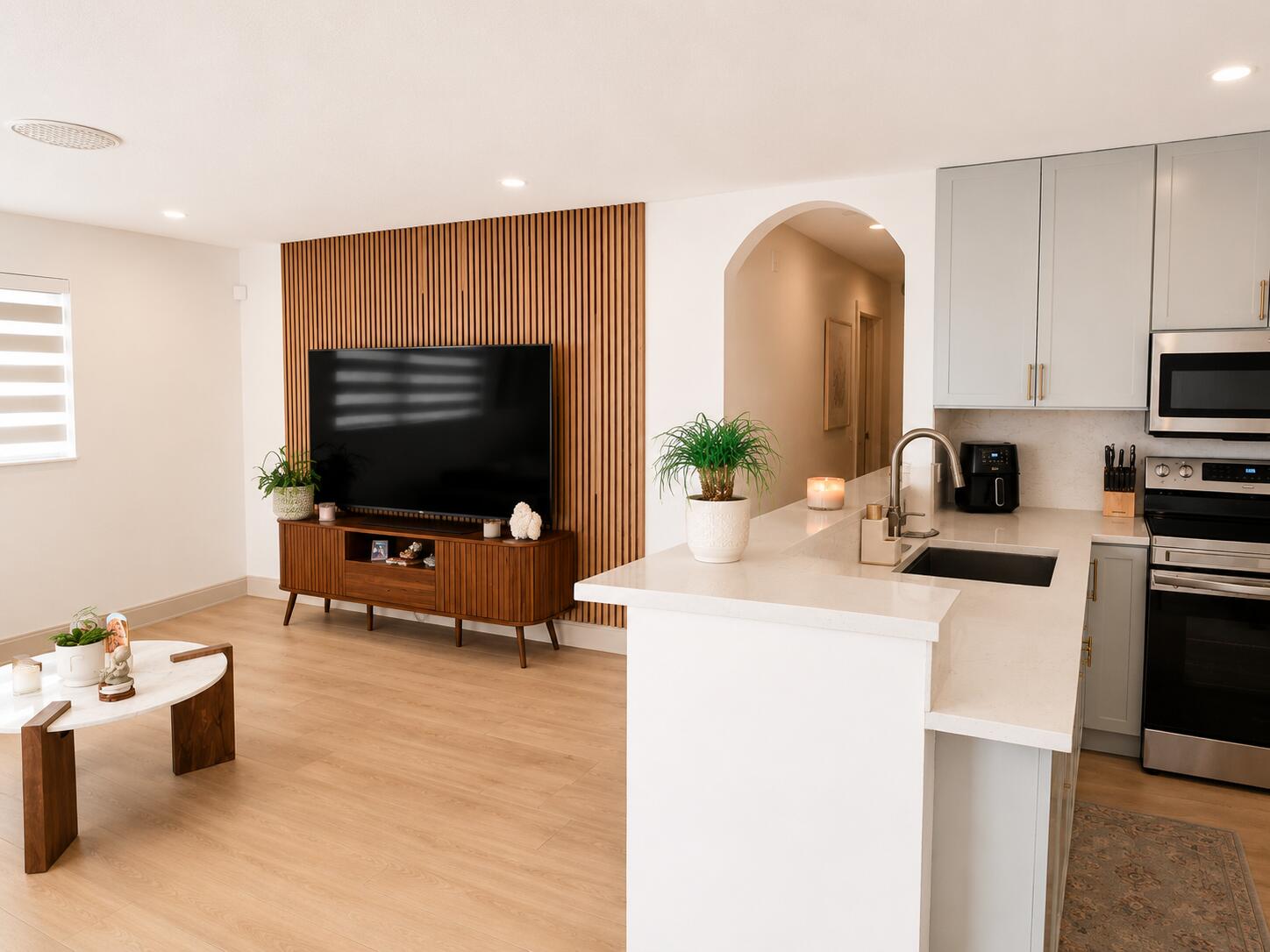 HOLLYWOOD LITTLE RANCHES - Residential
