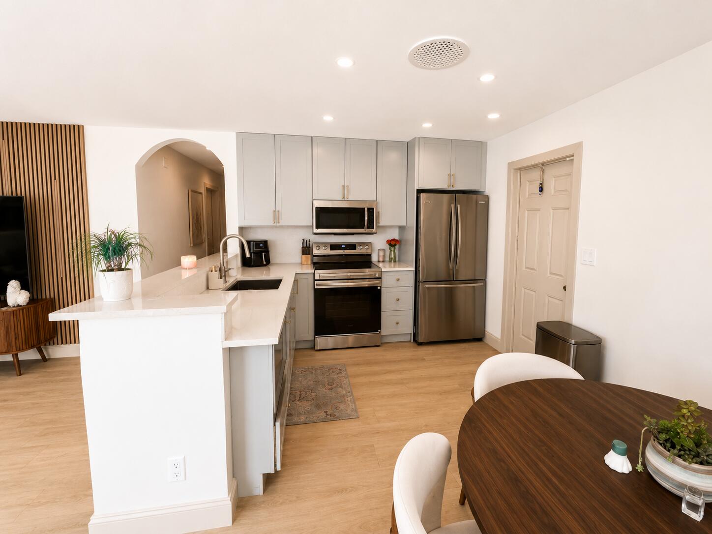 HOLLYWOOD LITTLE RANCHES - Residential