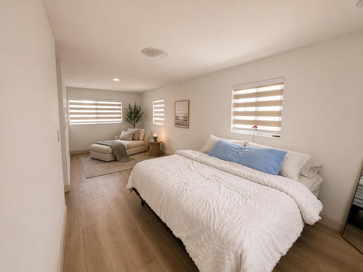 HOLLYWOOD LITTLE RANCHES - Residential