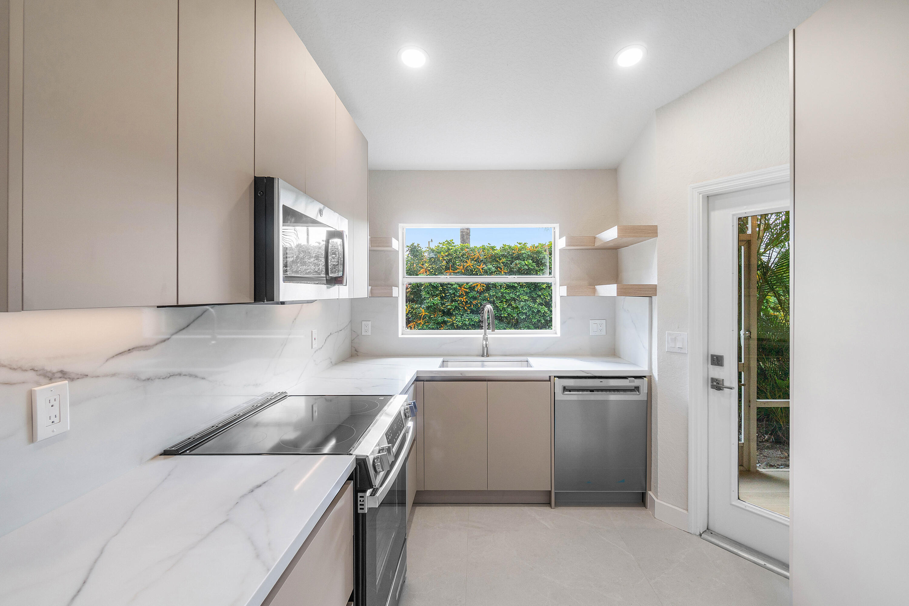 FLORAL LAKES 1 - Residential