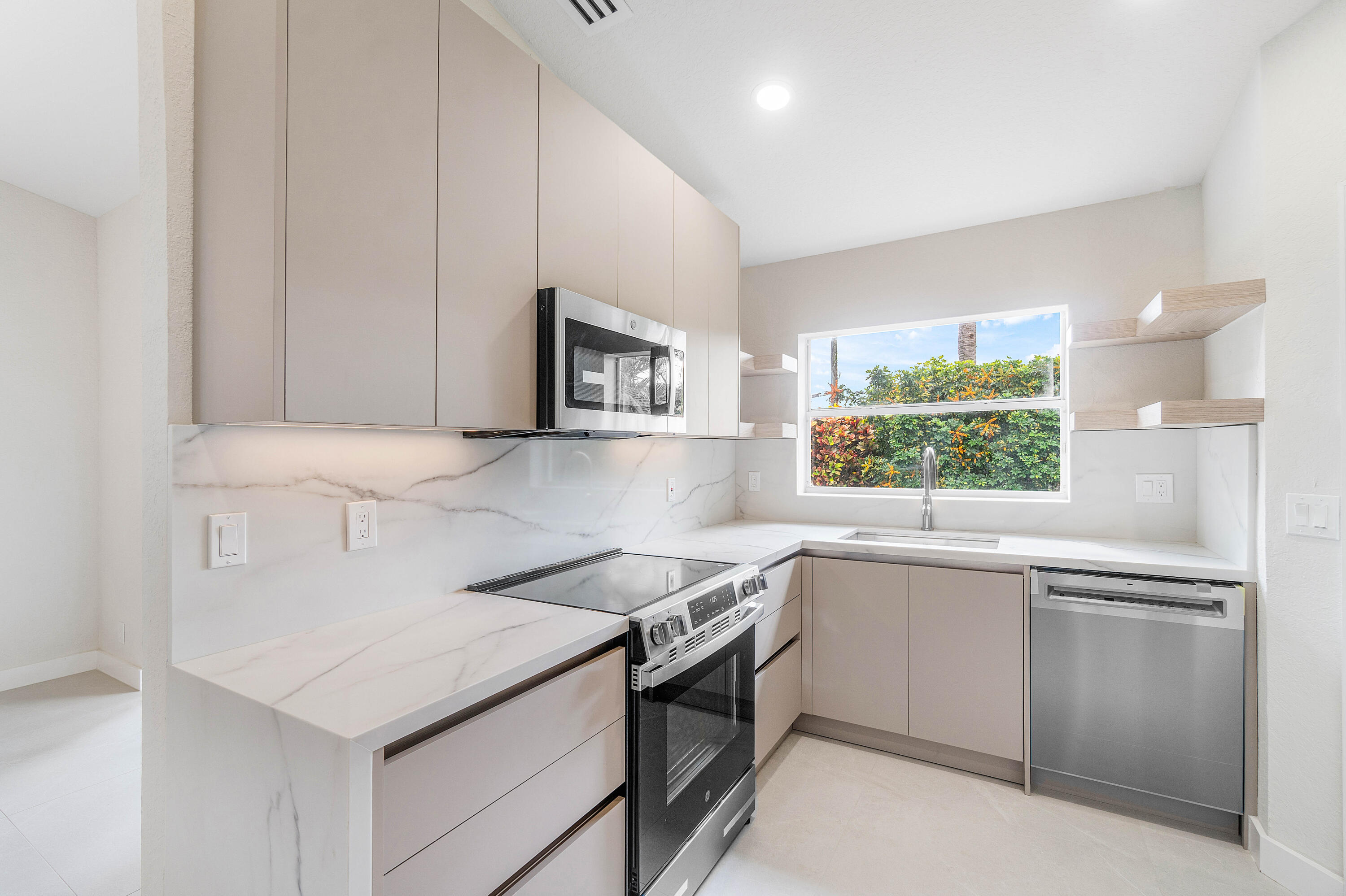 FLORAL LAKES 1 - Residential