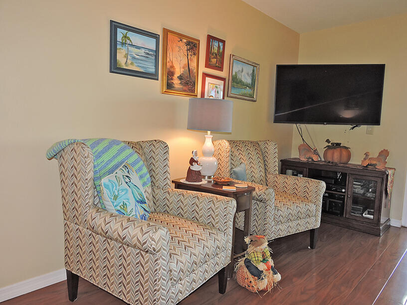 CRESTHAVEN VILLAS 12 CONDO - Residential