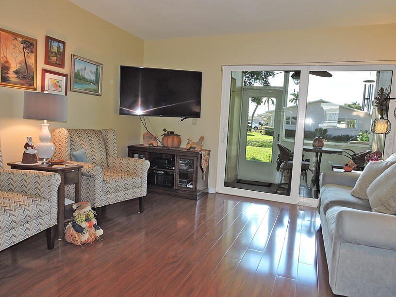 CRESTHAVEN VILLAS 12 CONDO - Residential