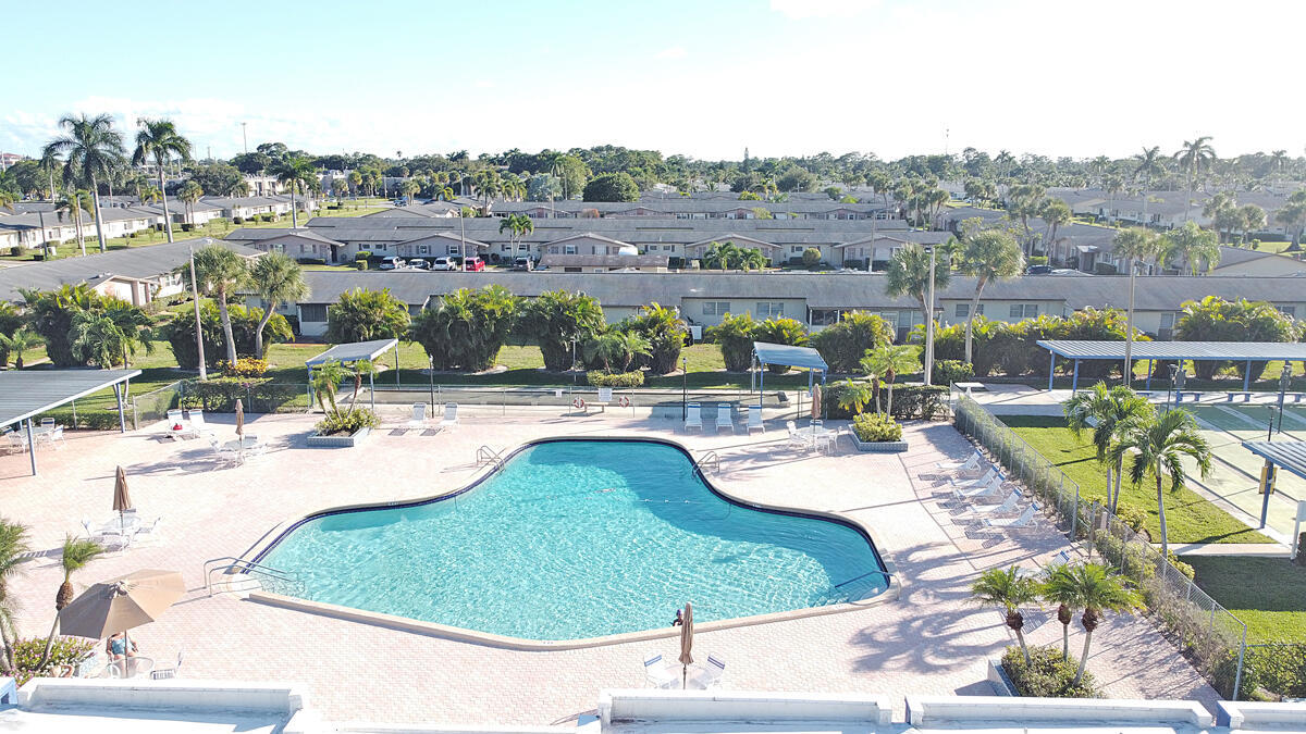 CRESTHAVEN VILLAS 12 CONDO - Residential