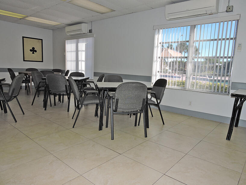 CRESTHAVEN VILLAS 12 CONDO - Residential