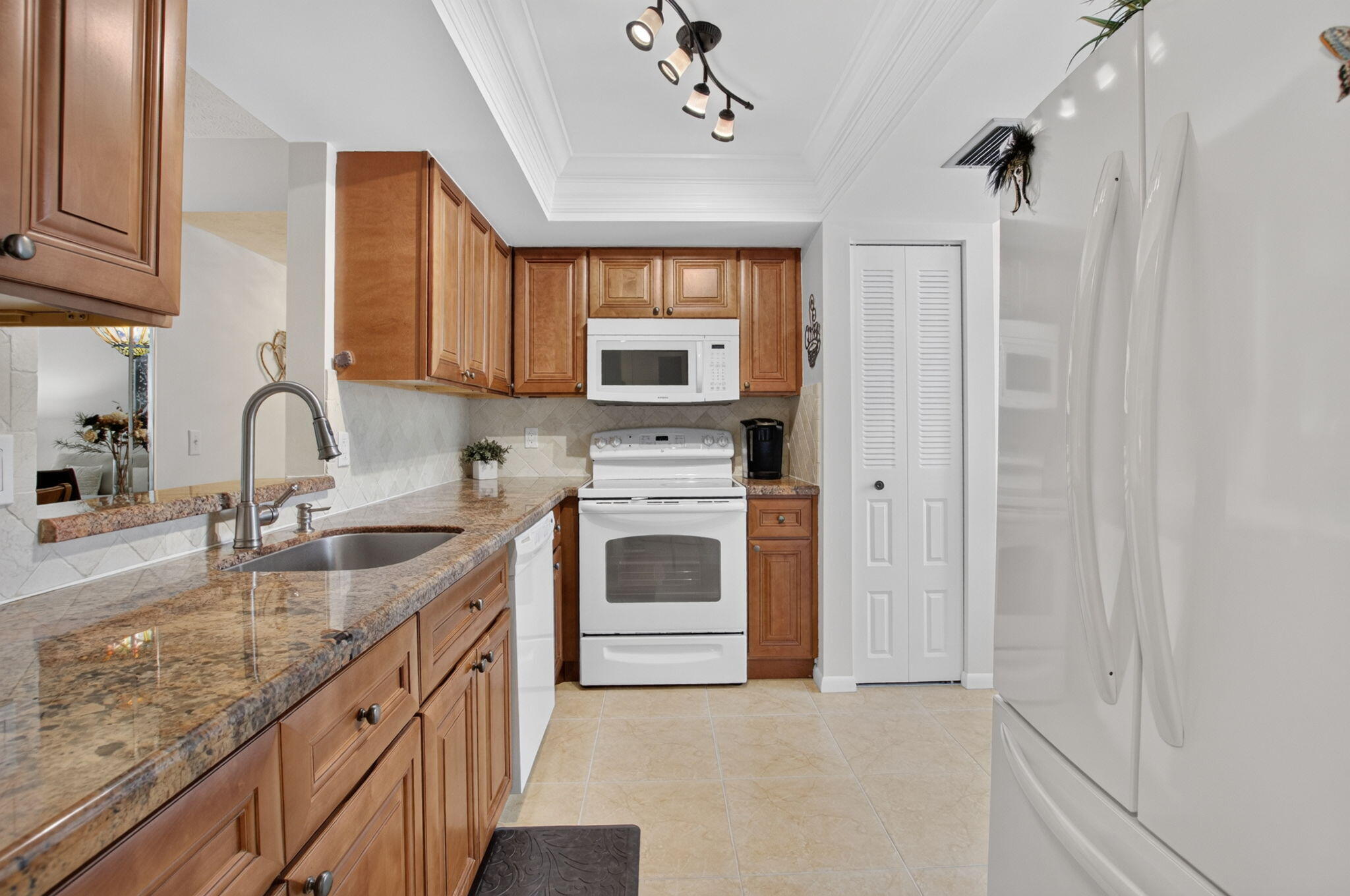 VILLAGES OF ORIOLE ABBEY CONDO - Residential
