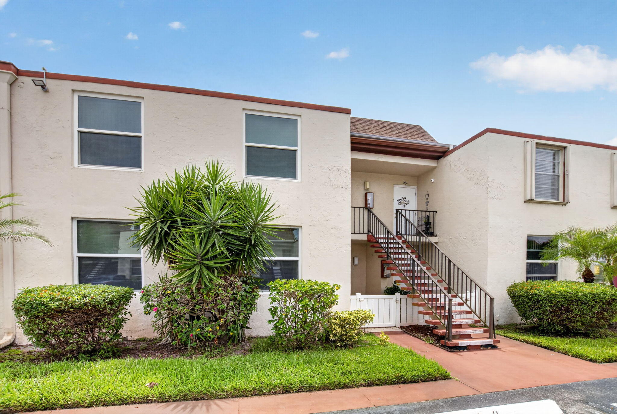 VILLAGES OF ORIOLE ABBEY CONDO - Residential