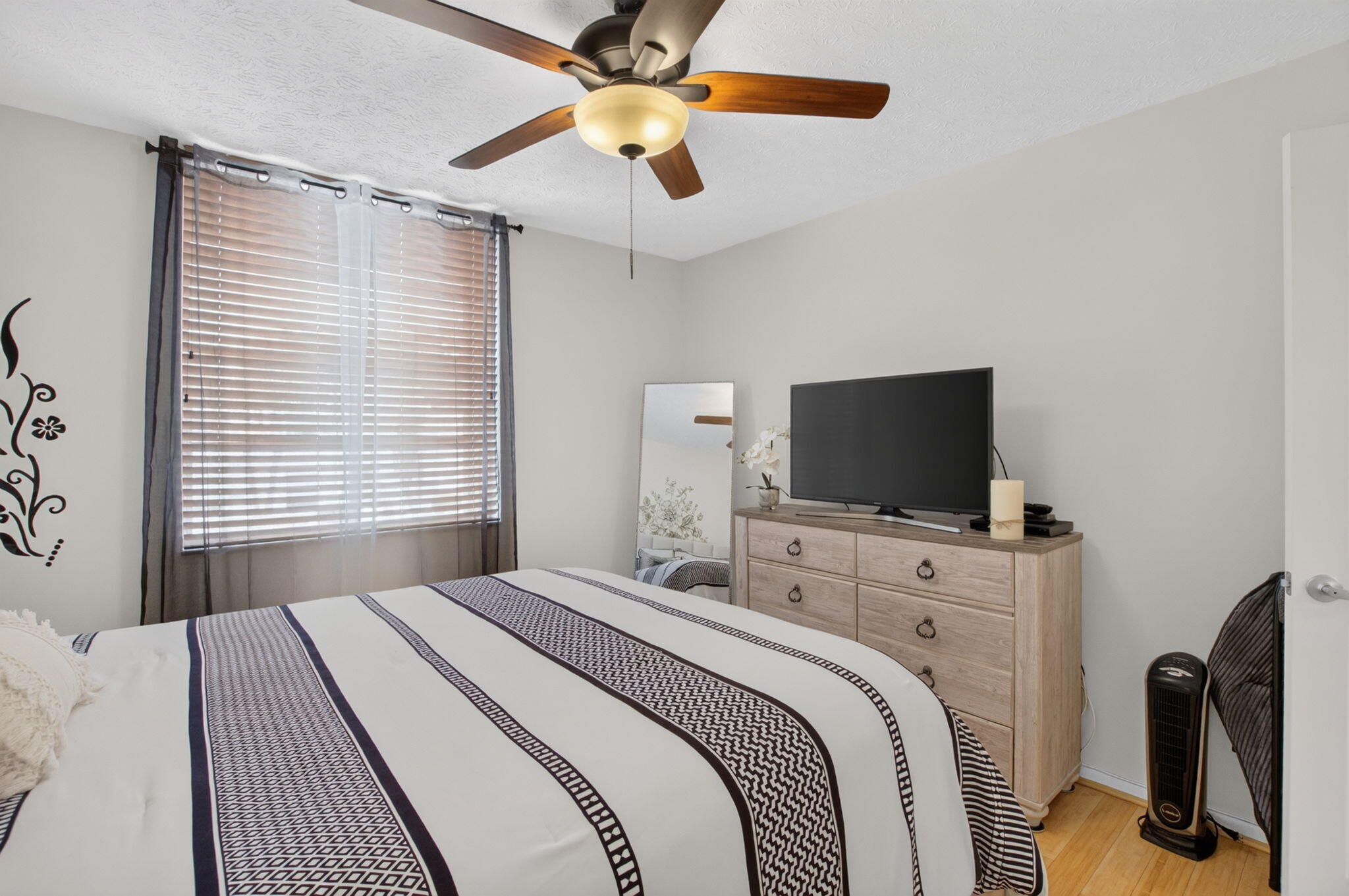 VILLAGES OF ORIOLE ABBEY CONDO - Residential