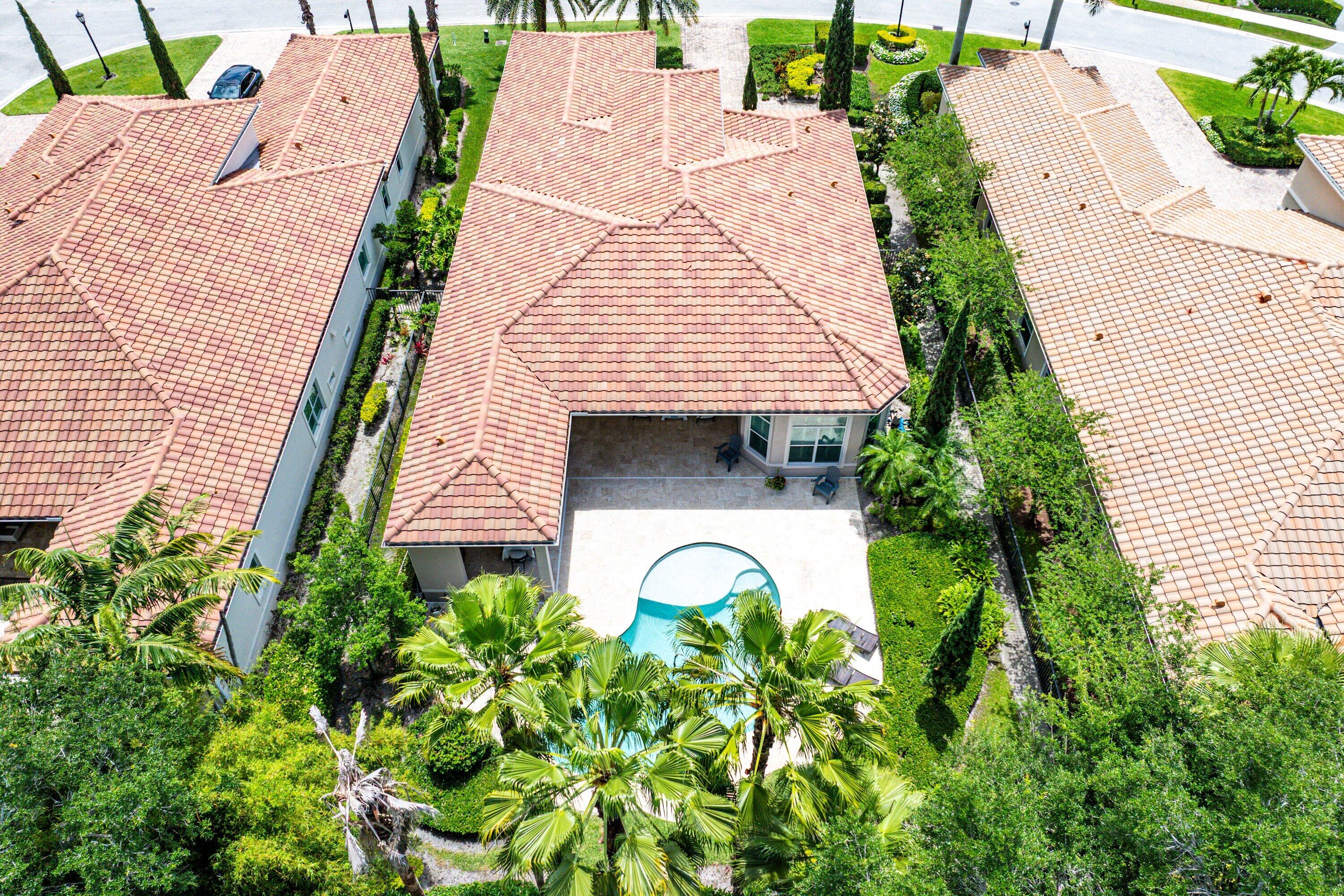 HUNTERS CHASE OF PALM BEACH POLO & COUNT - Residential