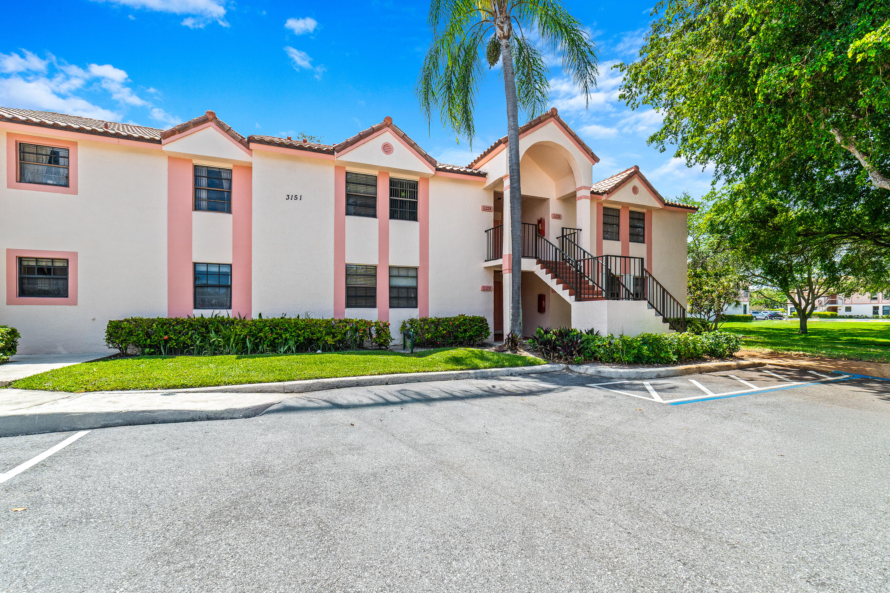 LAKE WINDWOOD CONDO - Residential Lease