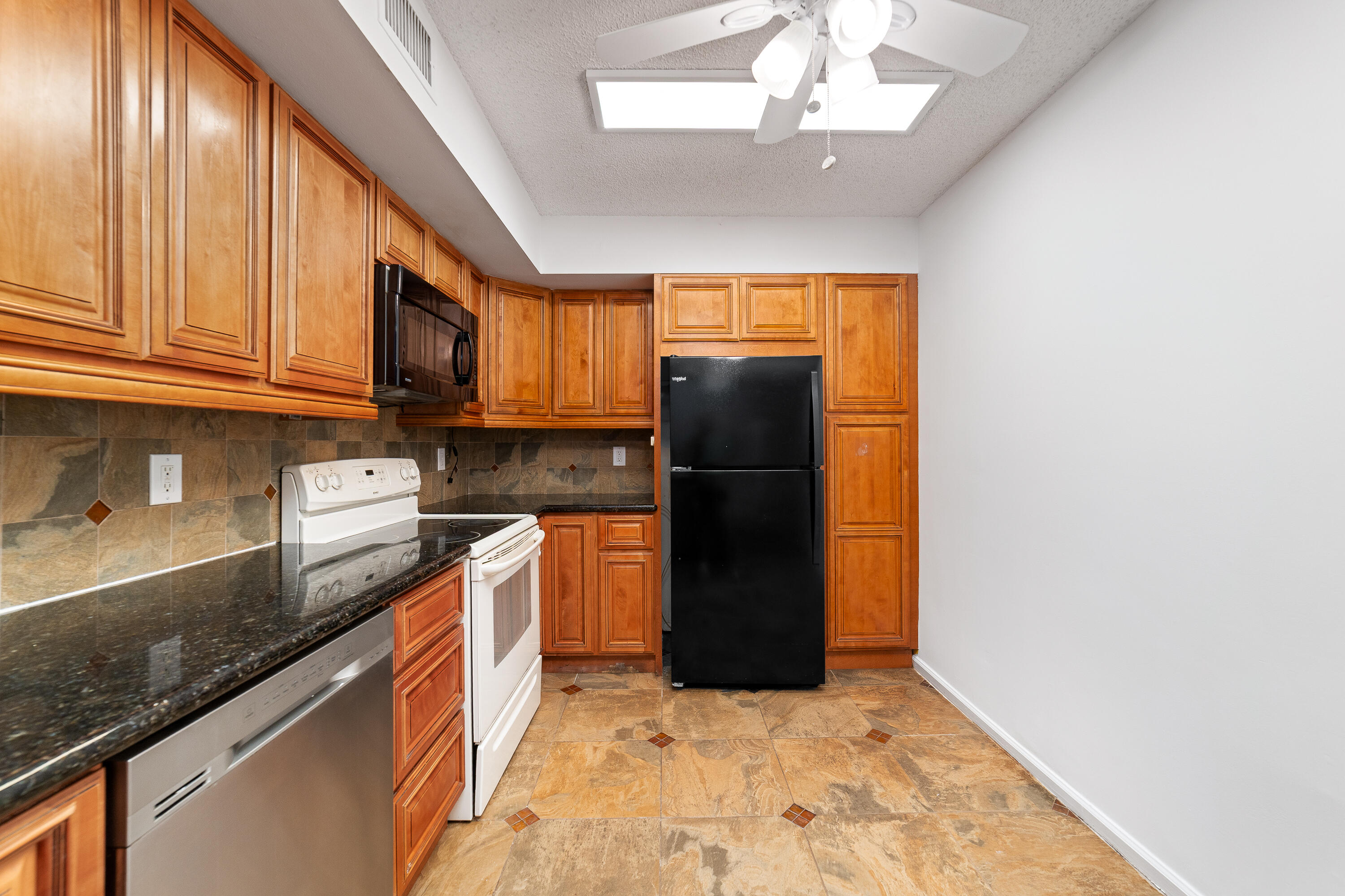 LAKE WINDWOOD CONDO - Residential Lease